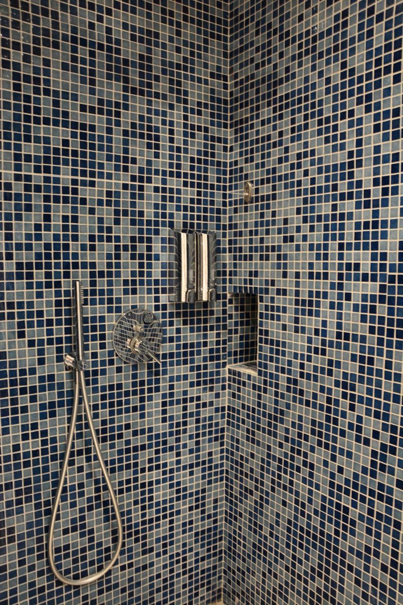 Double Room with Private Bathroom - Photo 10