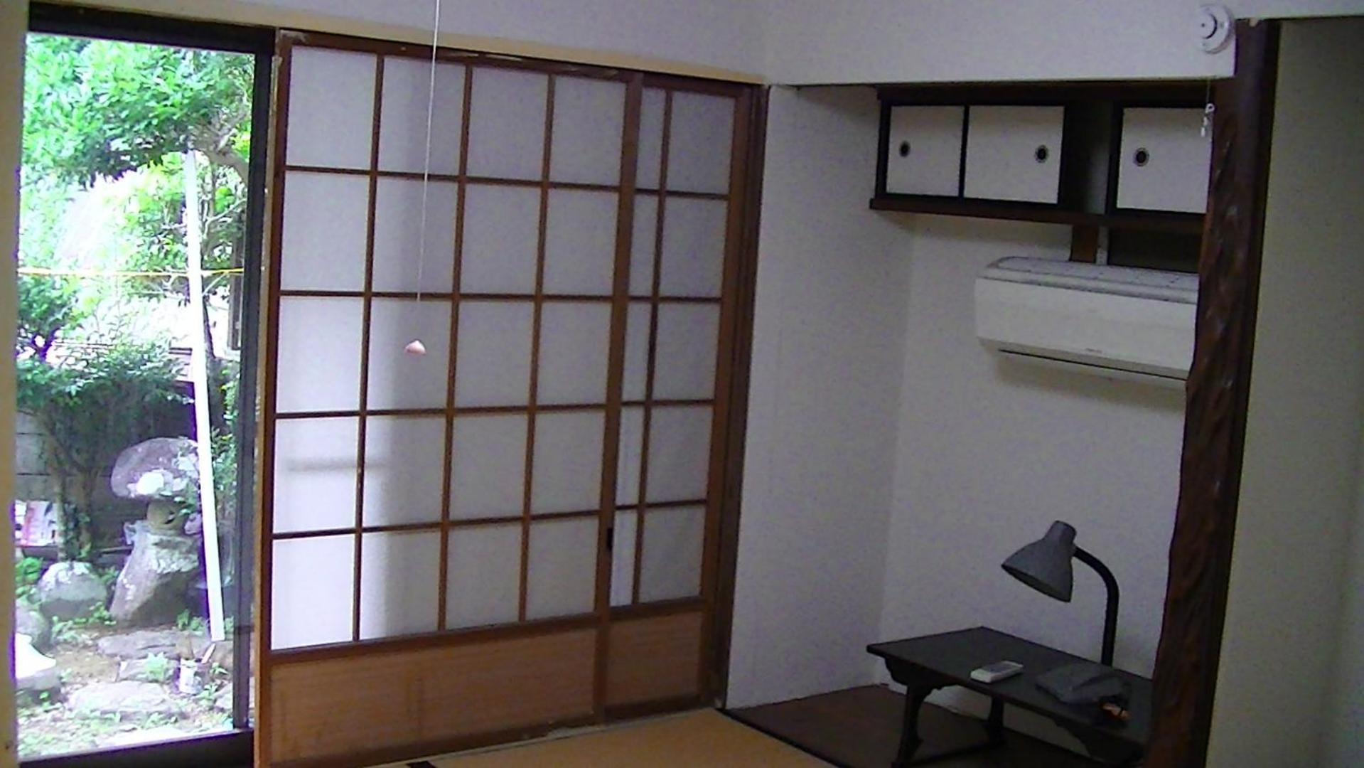 Standard Twin Room with Shared Bathroom