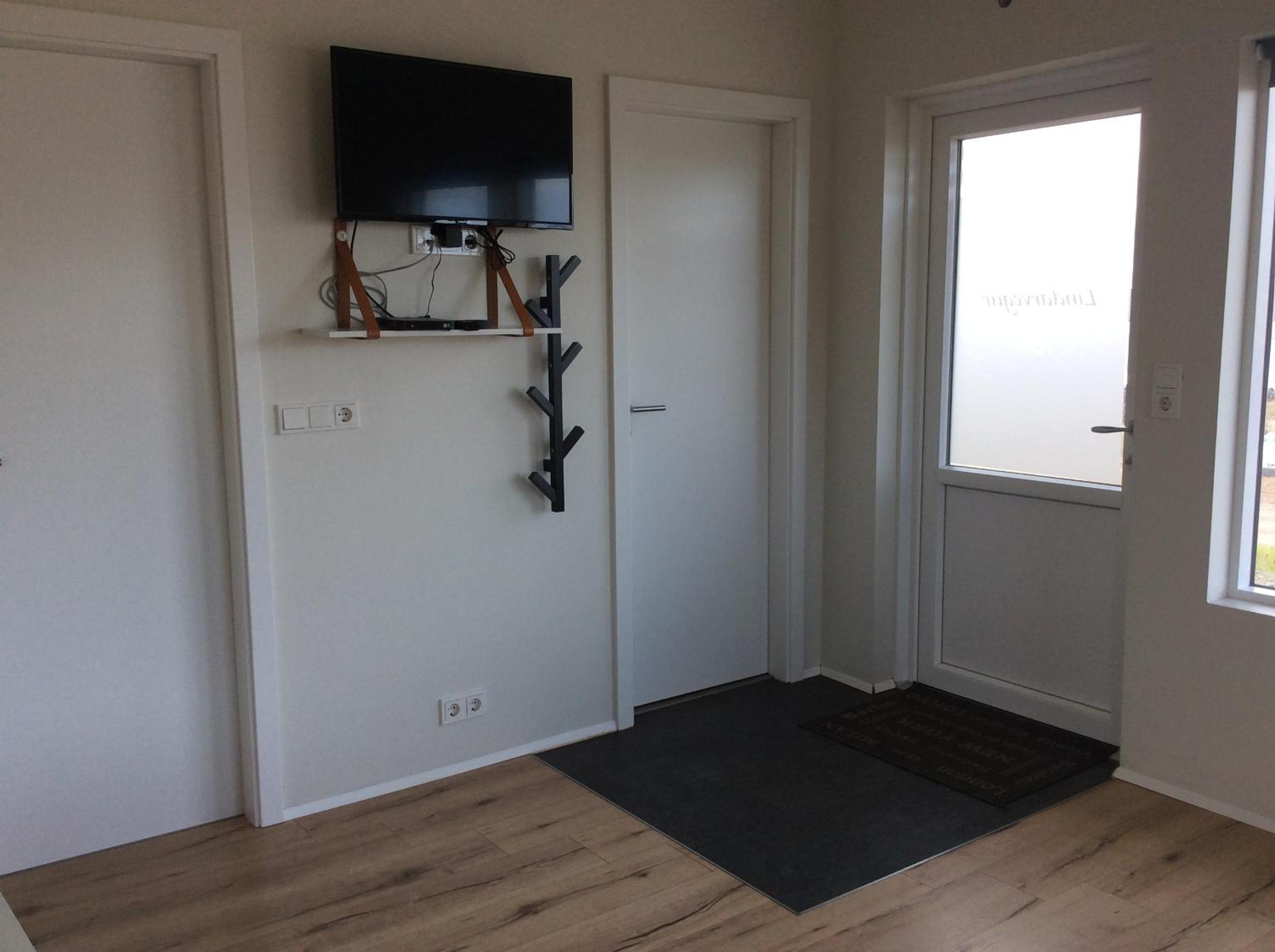One-Bedroom House - Photo 8