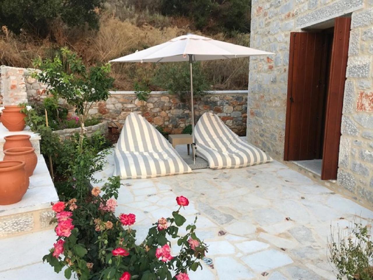 Deluxe Double Room with garden and Sea View photo 2