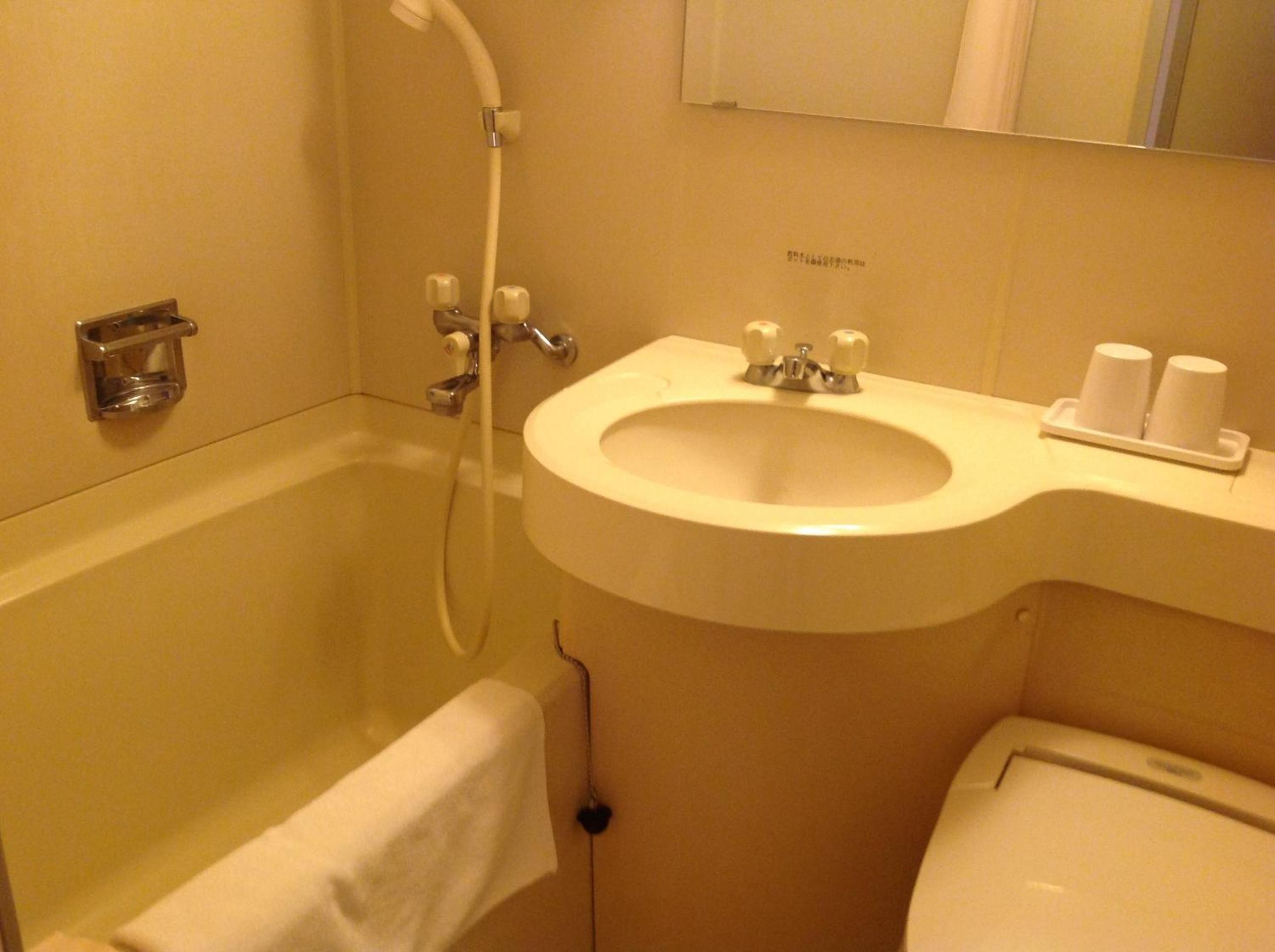 Twin Room - Non-Smoking - Photo 4