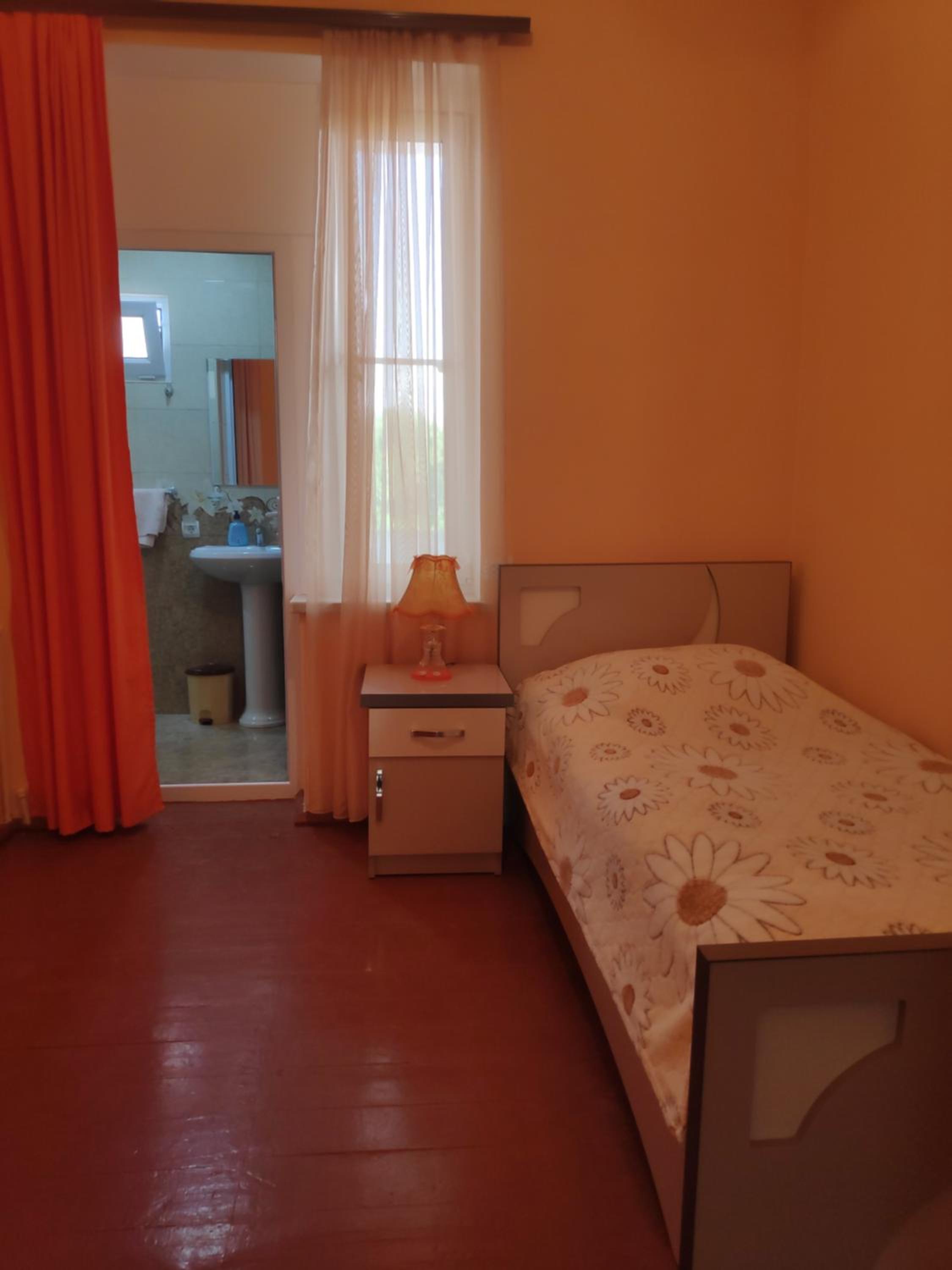 Single Room with Bathroom photo 2