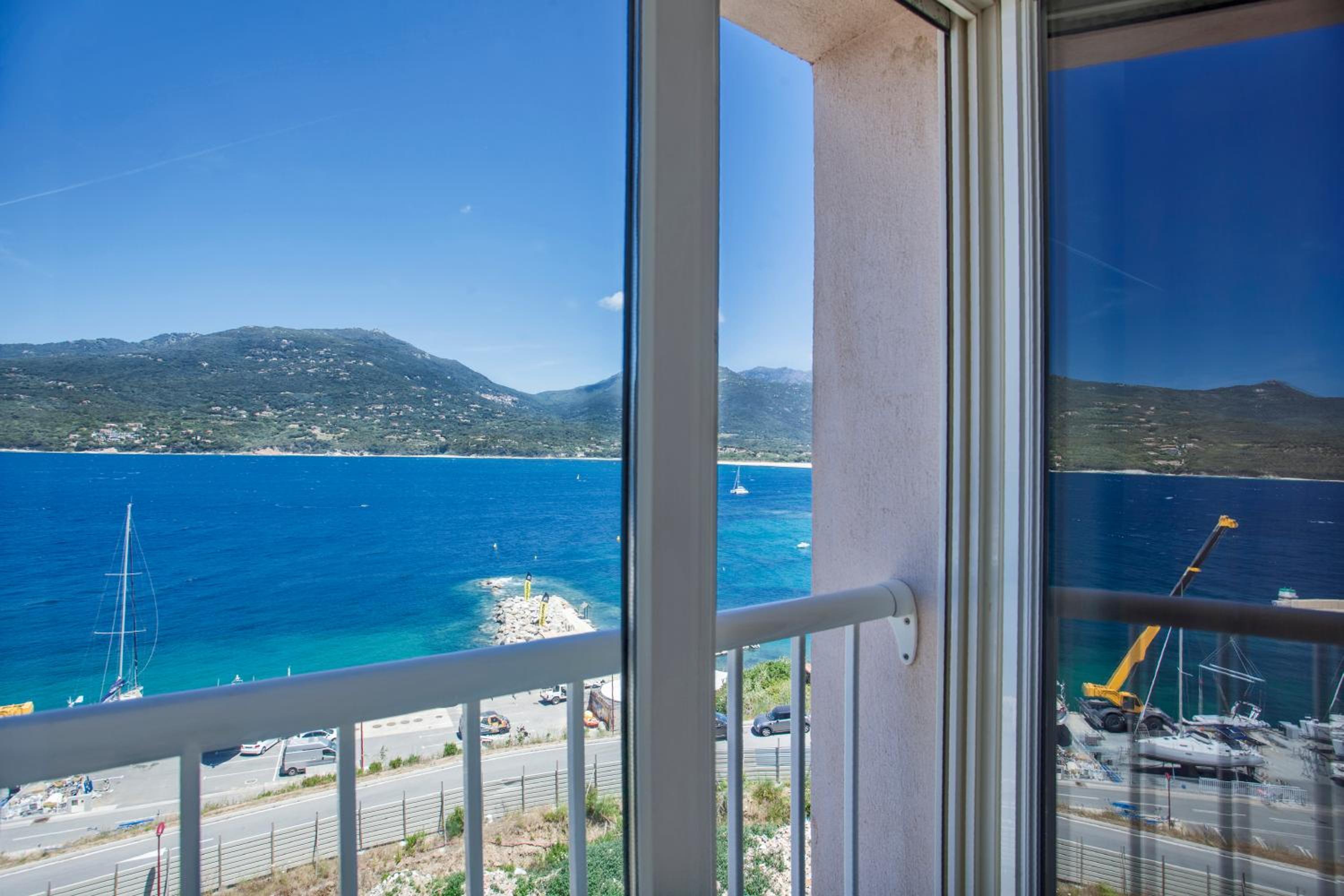 Double Room with Sea View - Photo 2