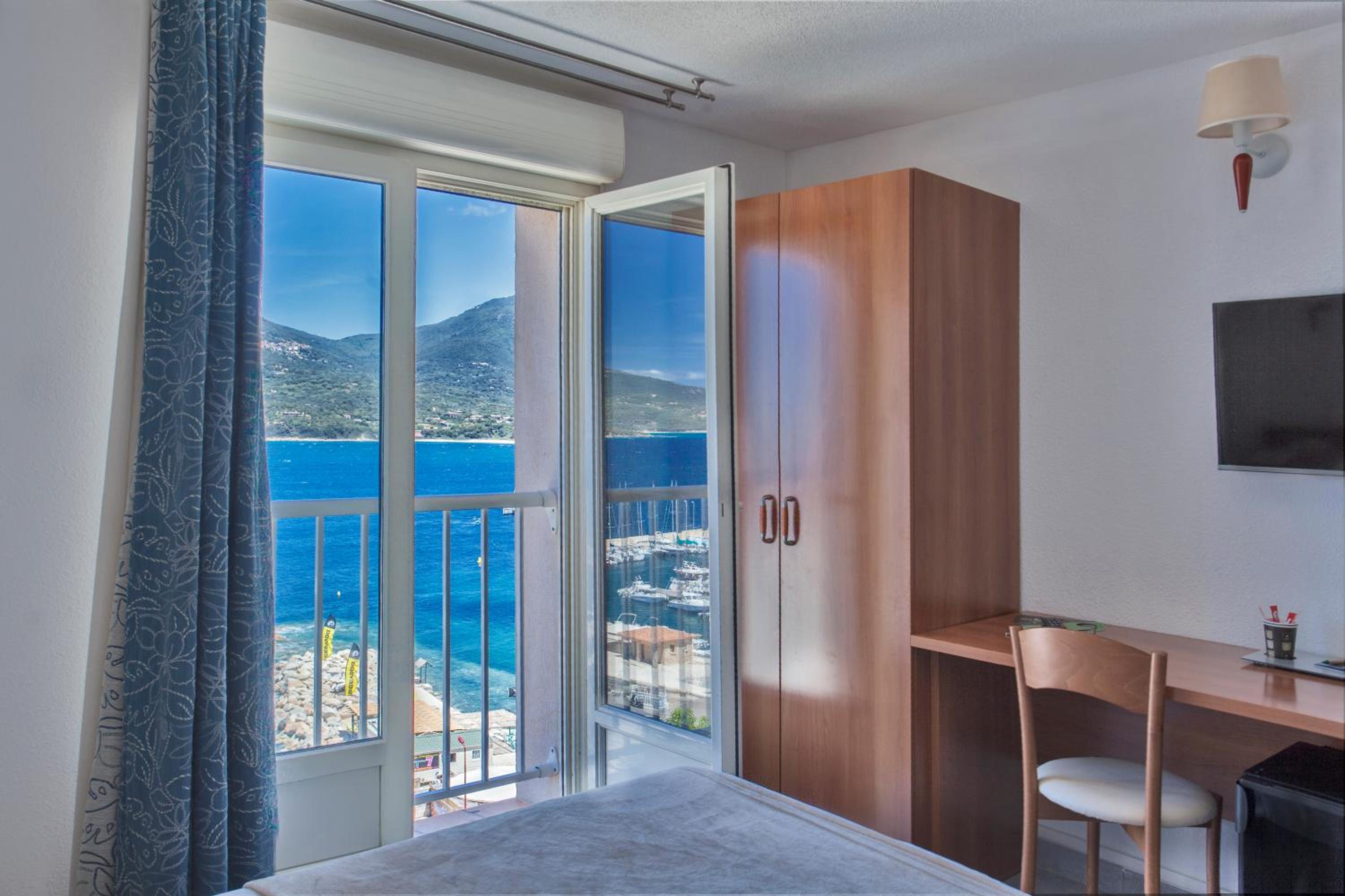Double Room with Sea View - Photo 6