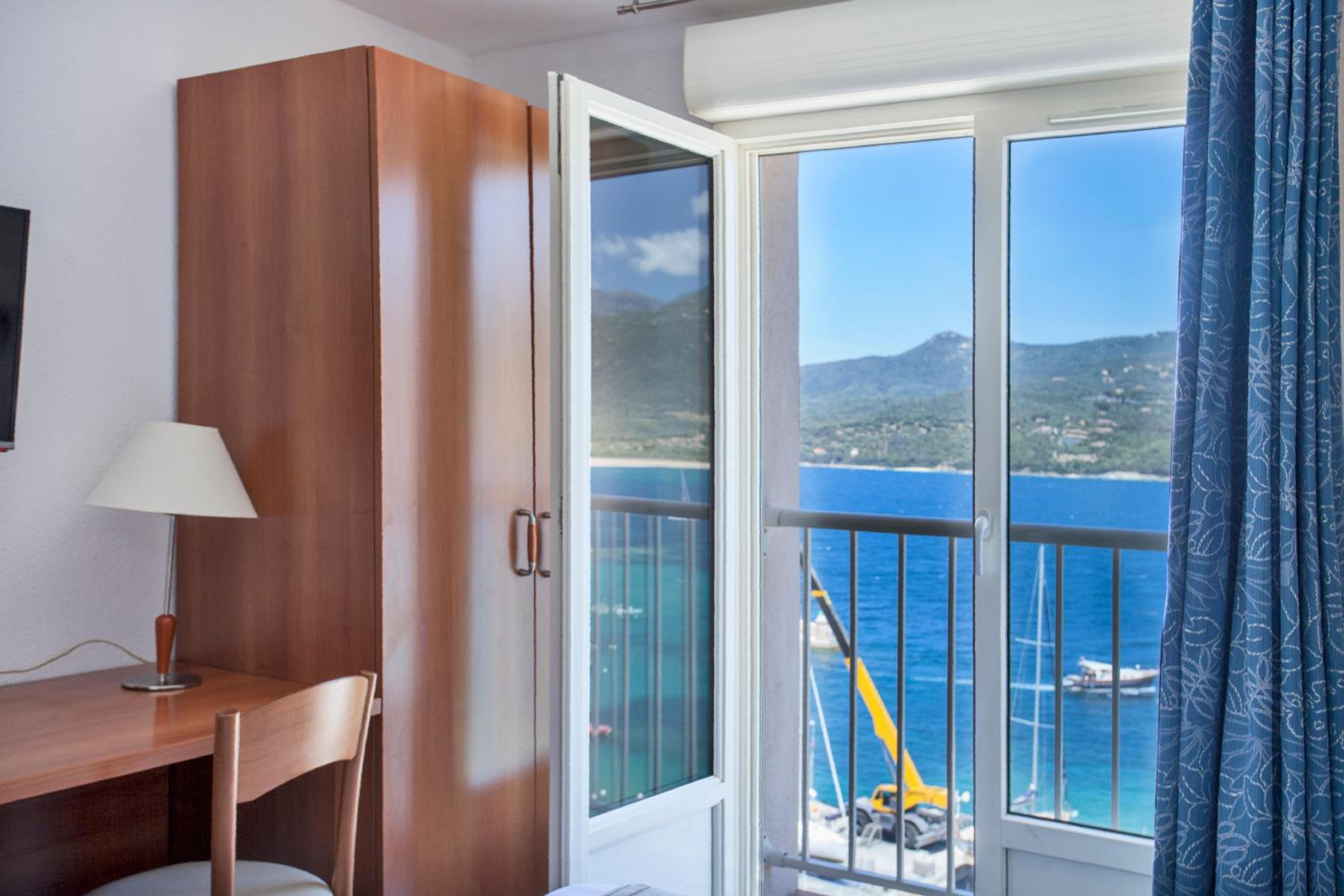 Double Room with Sea View - Photo 4