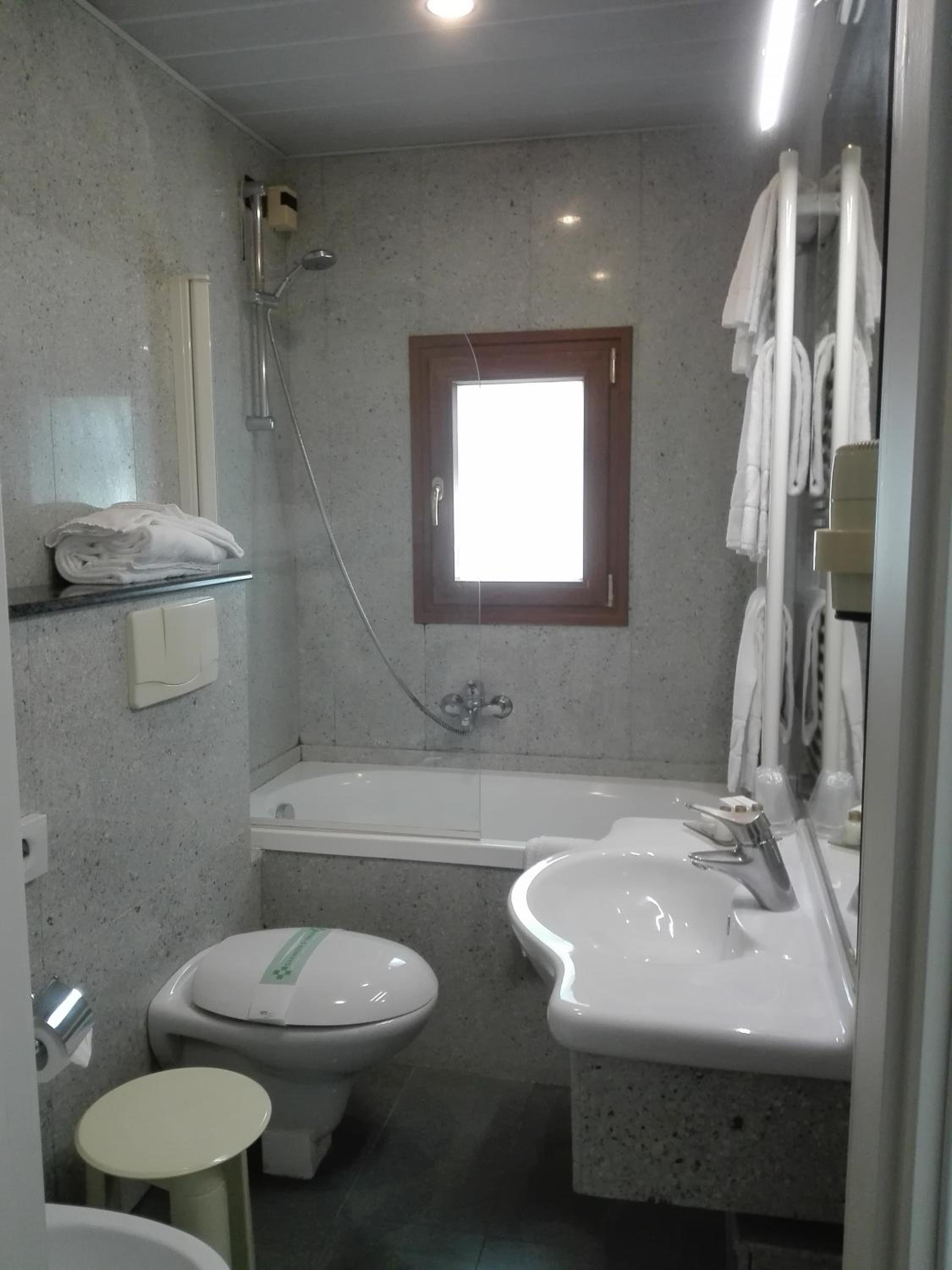 Double or Twin Room - Photo 2