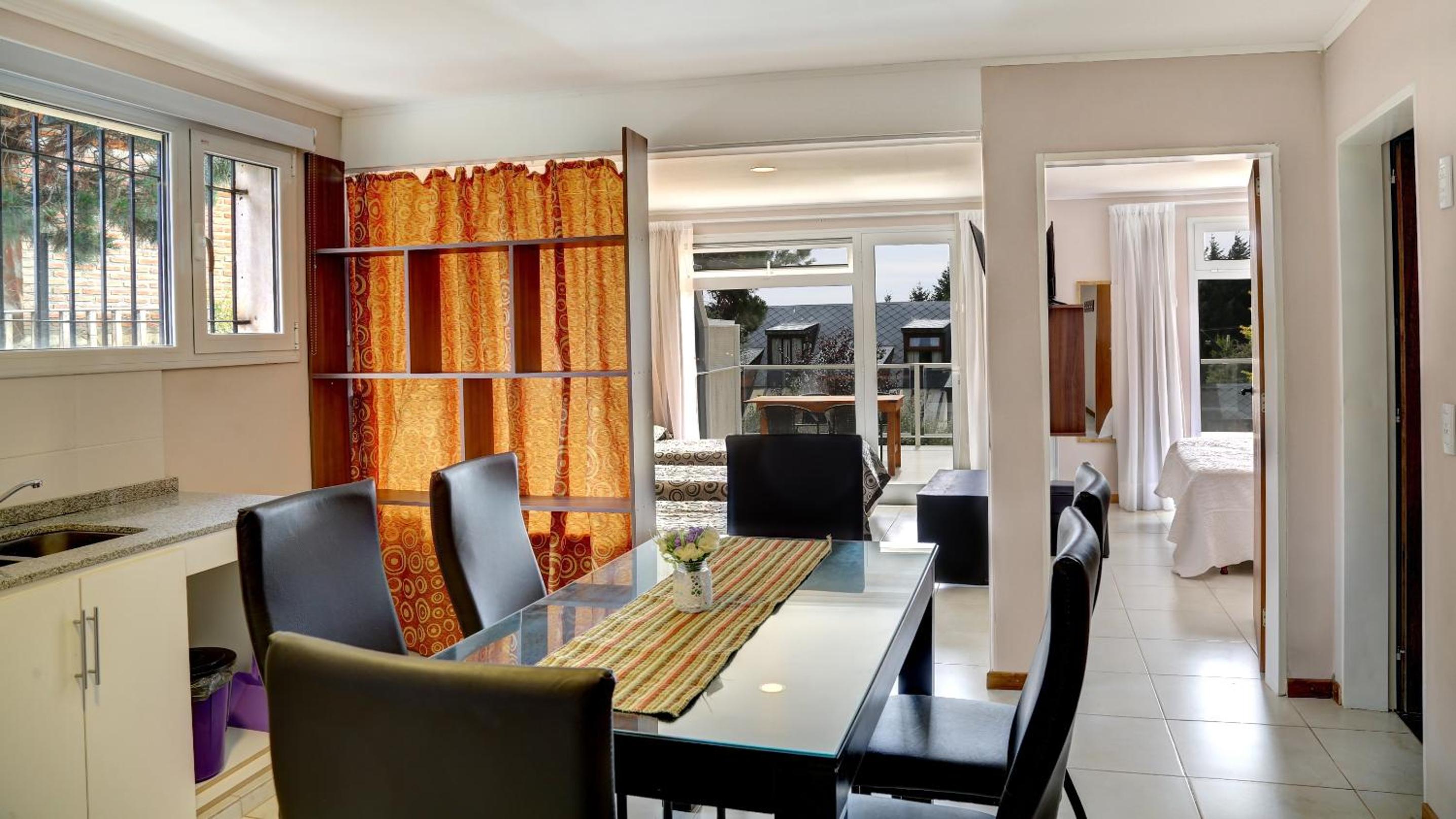 Apartment with Pool View