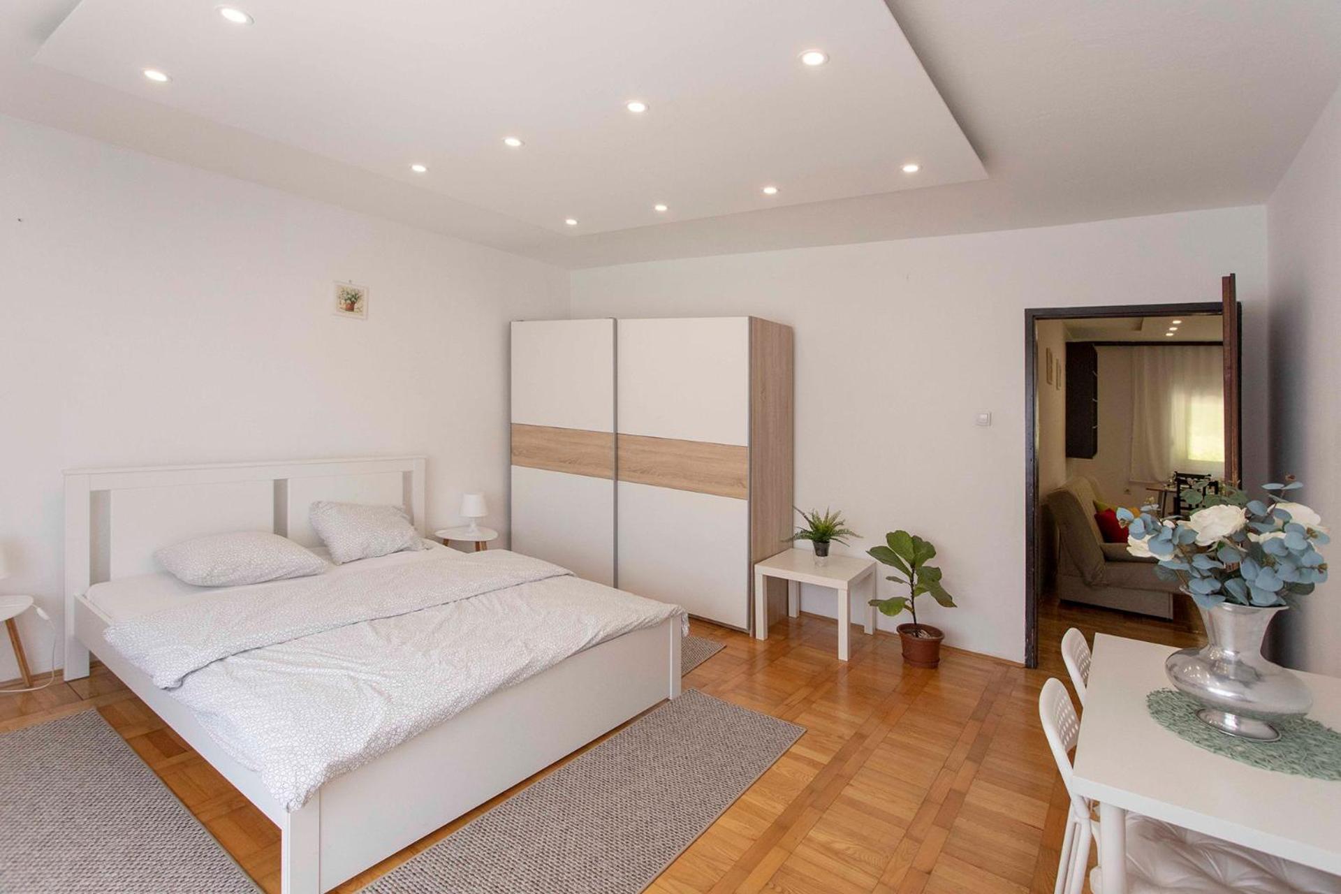 Two-Bedroom Apartment - Photo 2