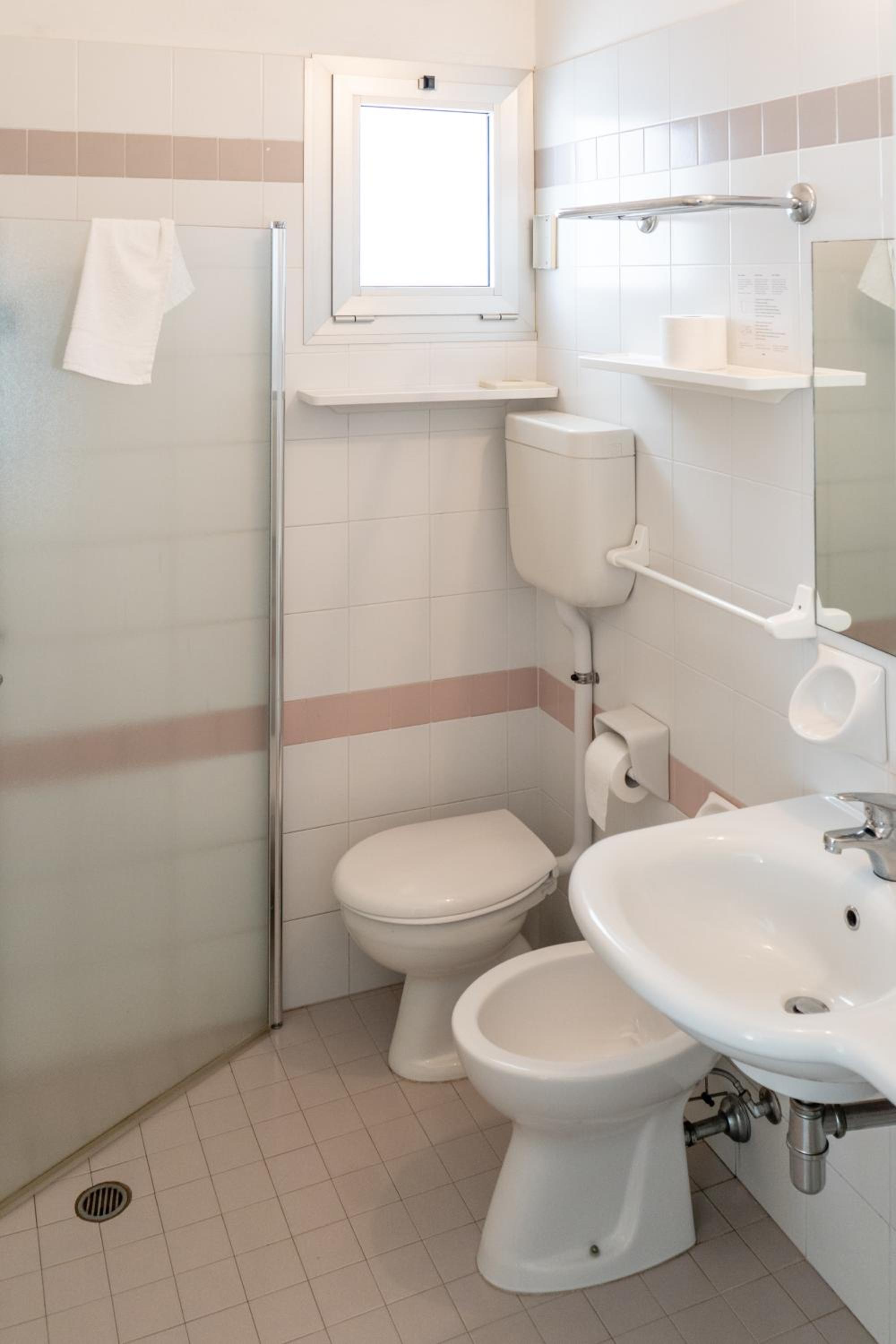 Superior Double or Twin Room photo 3