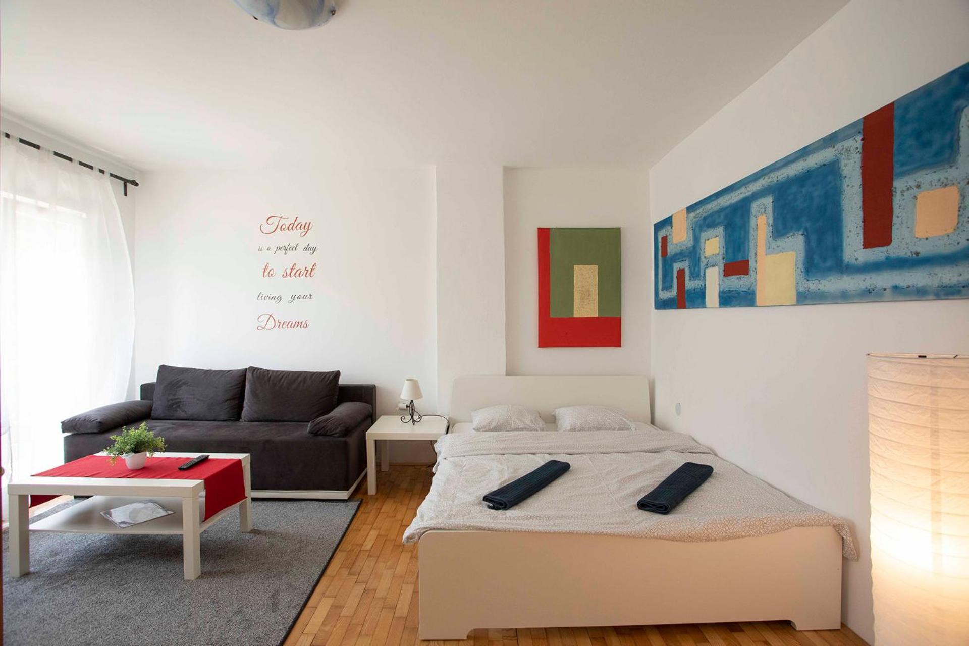 One-Bedroom Apartment - Photo 5