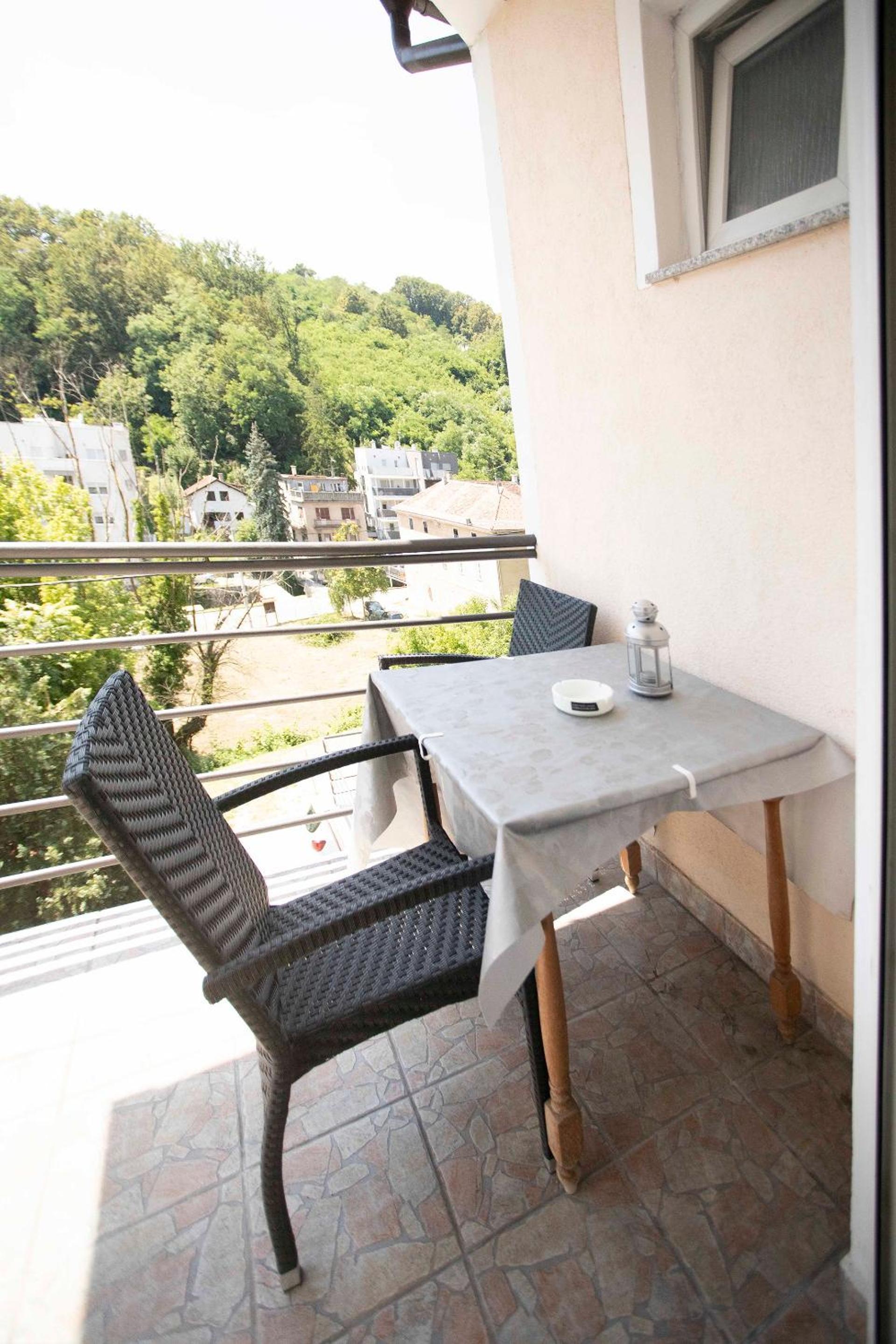 One-Bedroom Apartment - Photo 3