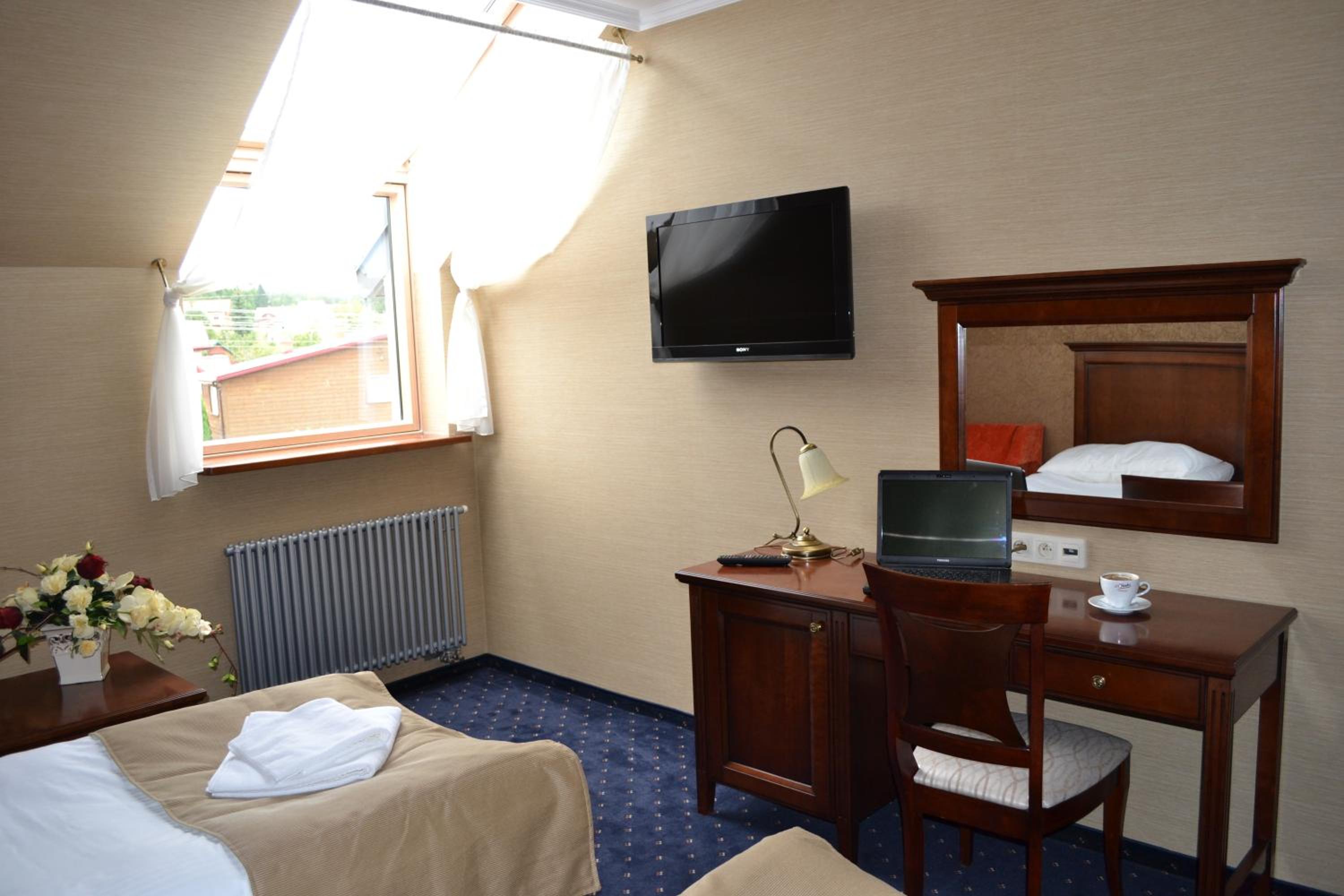 Twin Room - Photo 3