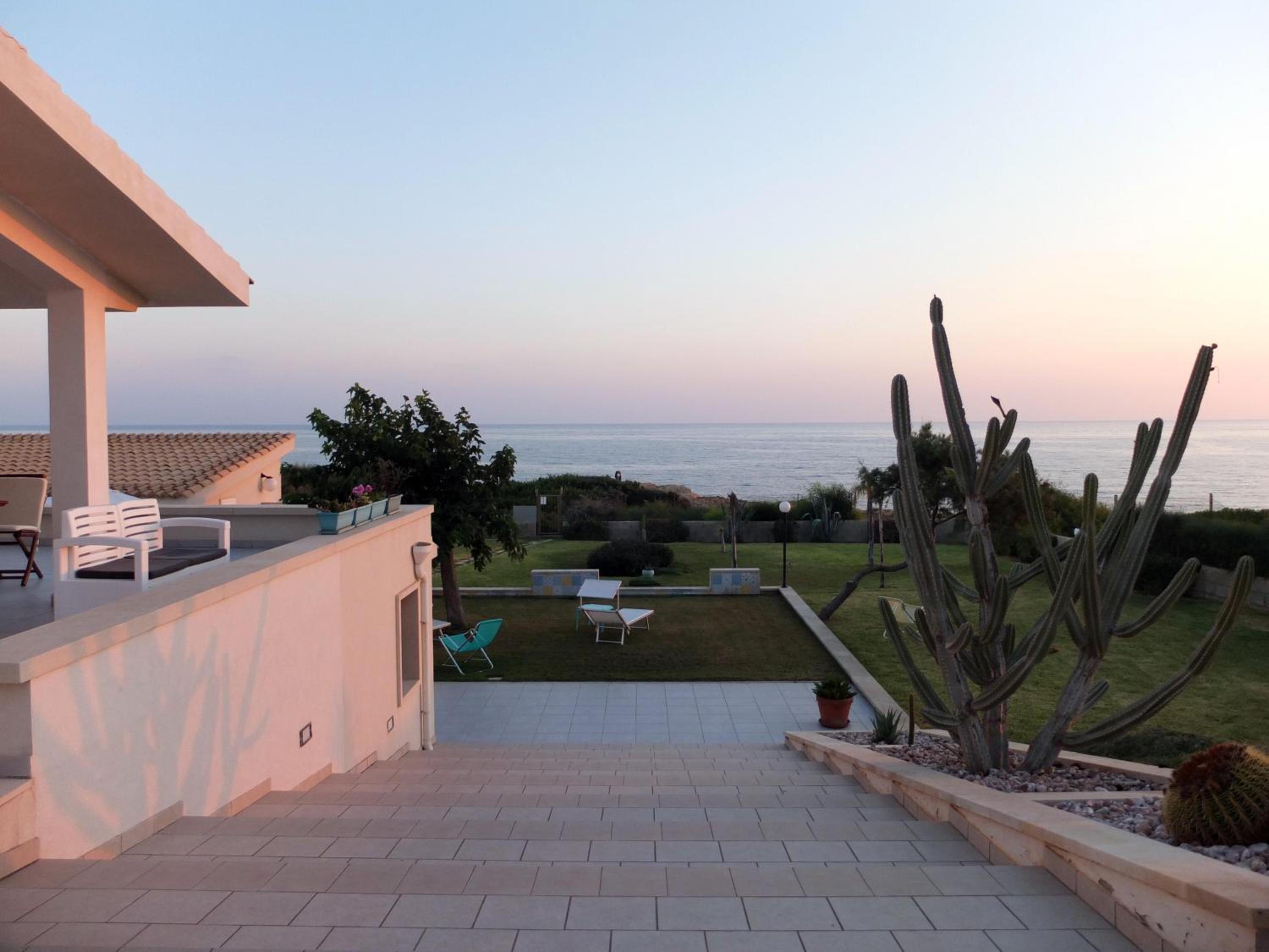 Villa with Sea View photo 3