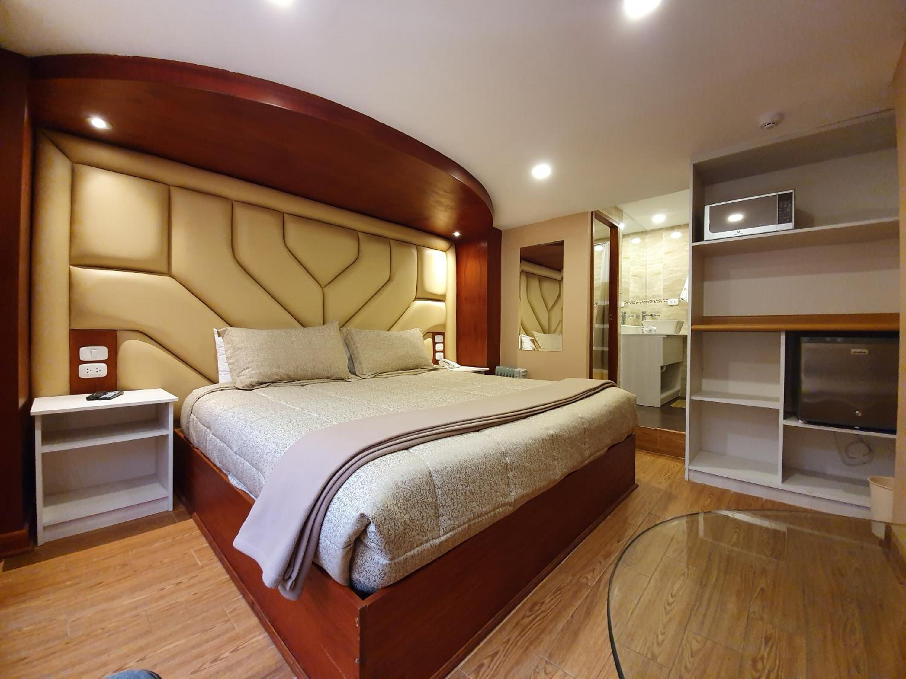 Deluxe King Room photo 1