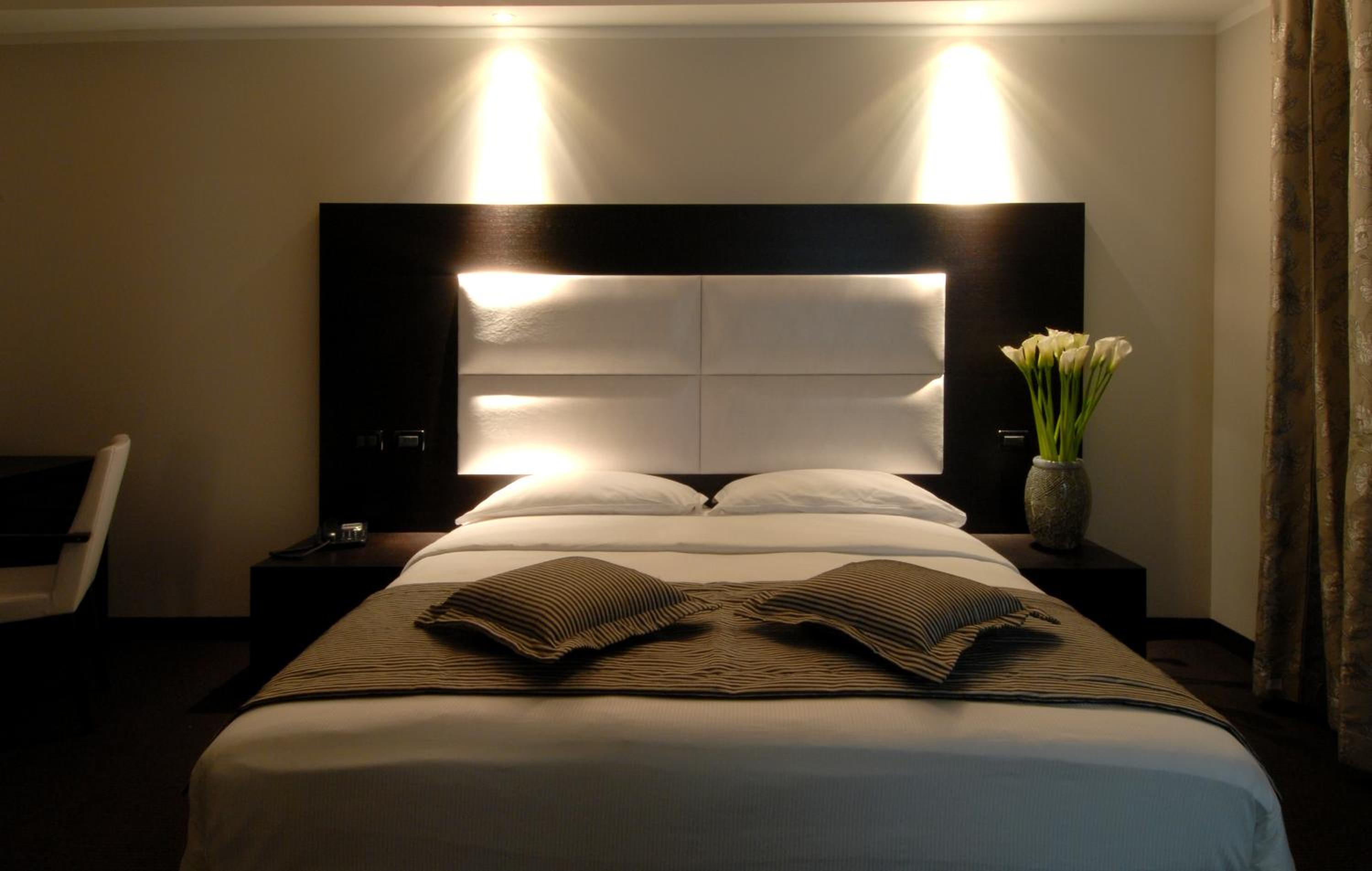 Double or Twin Room thumbnail 5