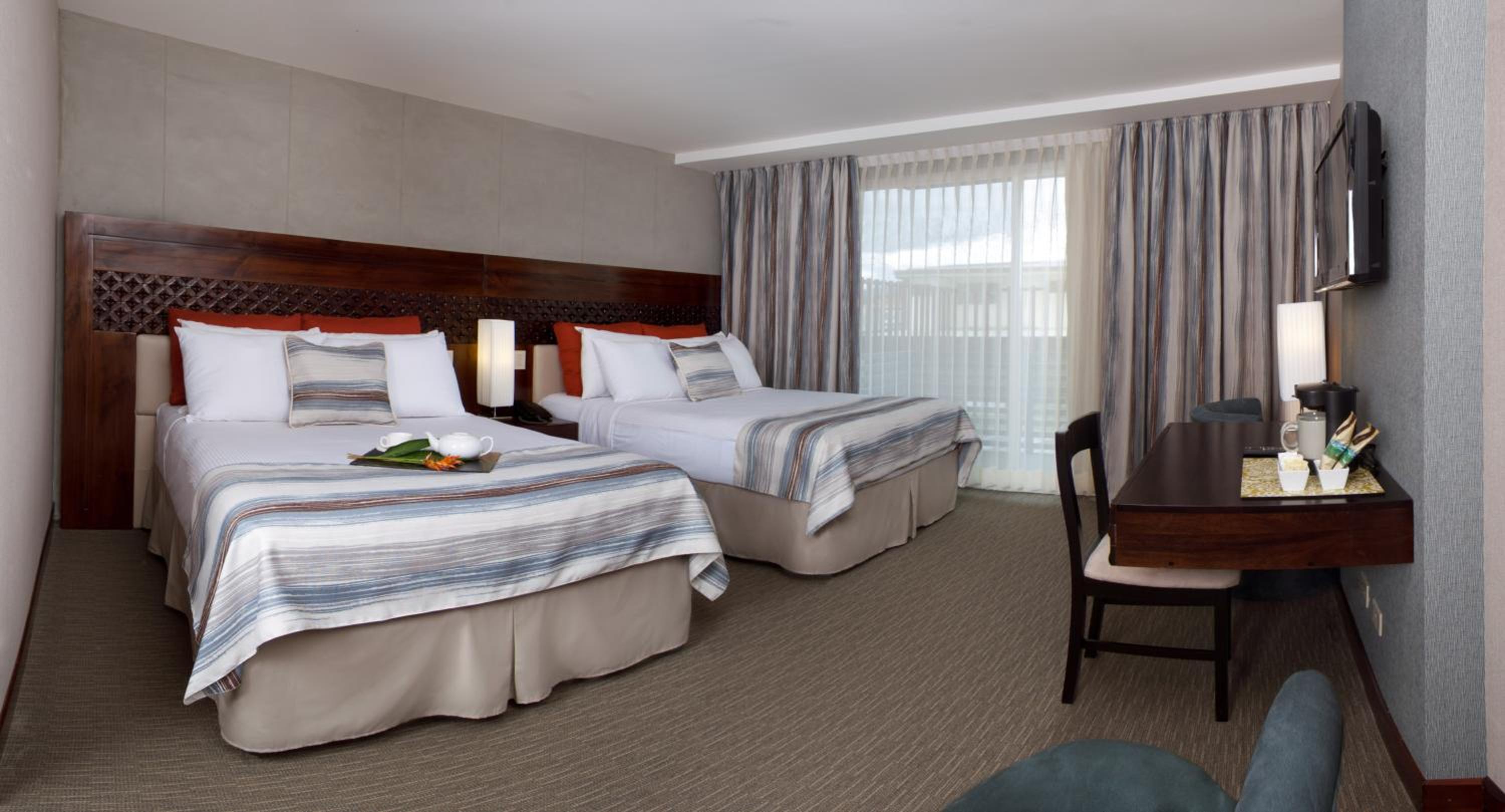 Deluxe Doppelzimmer mit zwei Doppelbetten