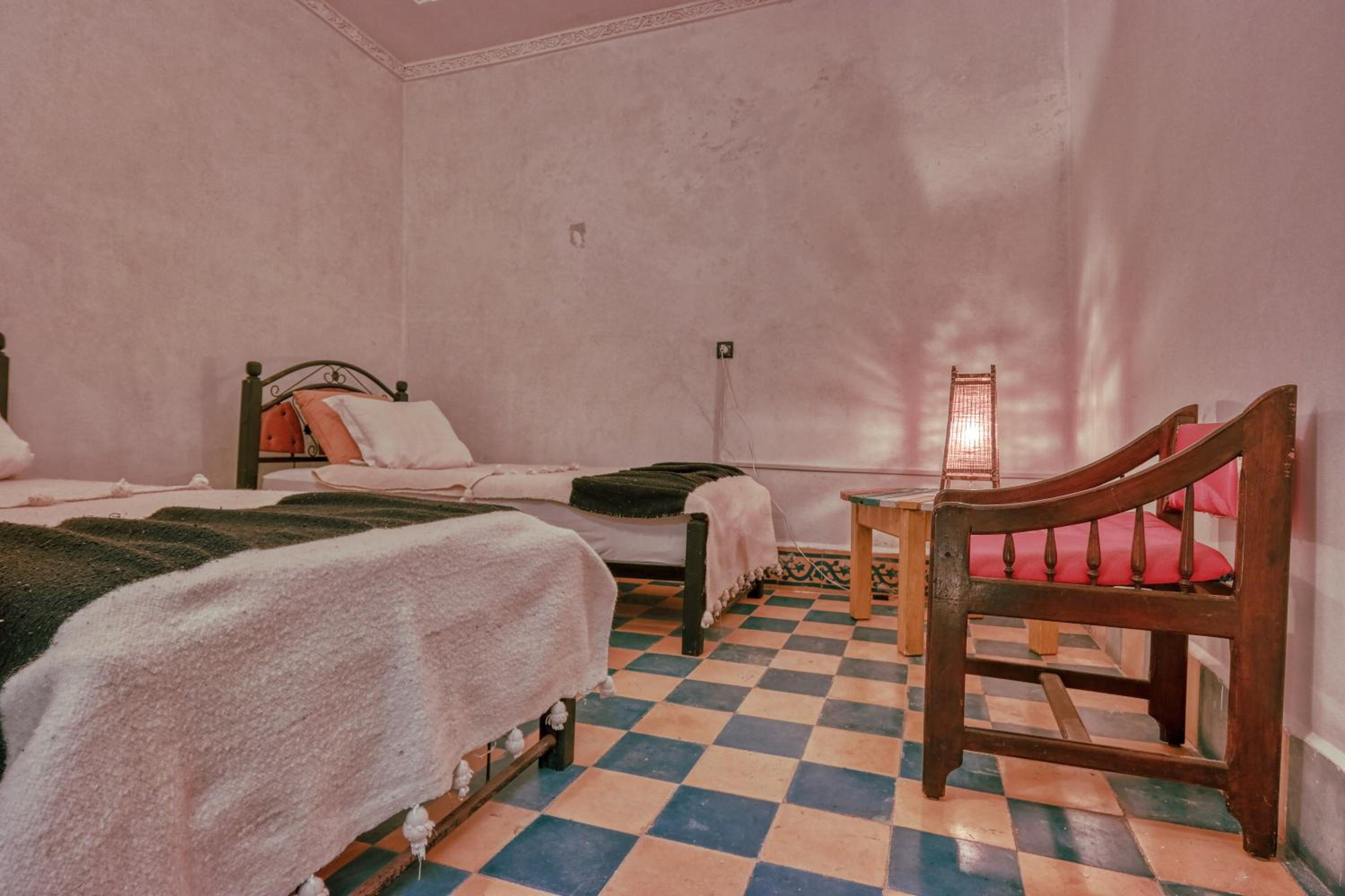 Twin Room with Private Bathroom photo 2