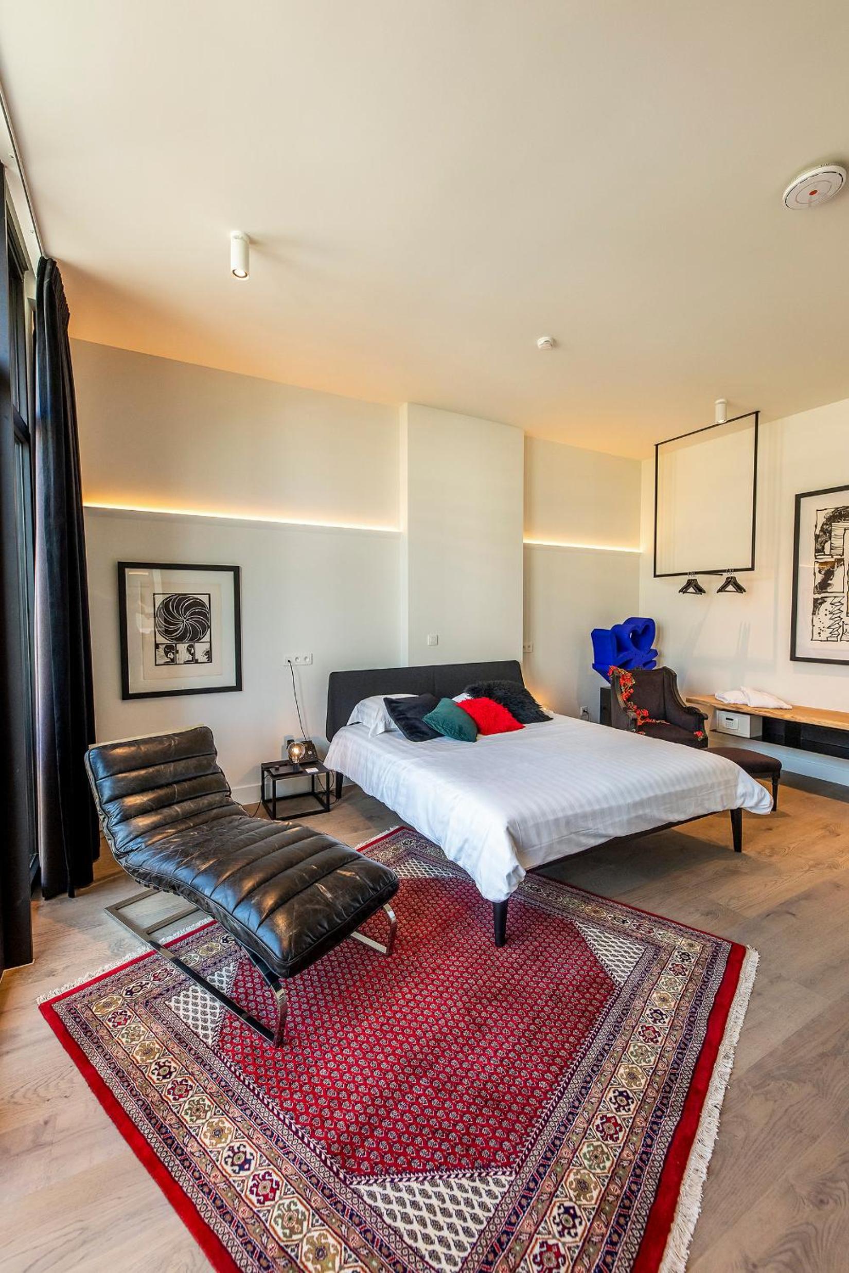 Deluxe Double Room with Balcony - Photo 5