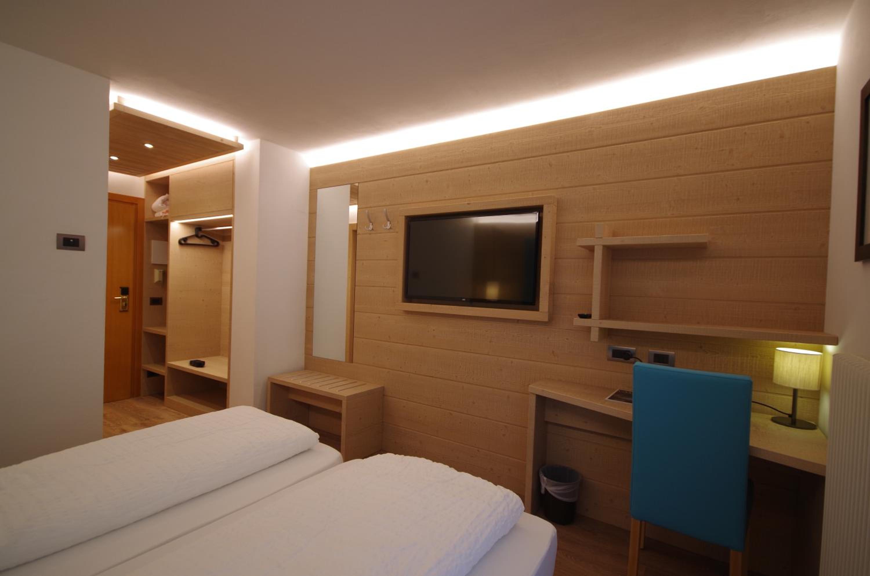 Double or Twin Room - Photo 13