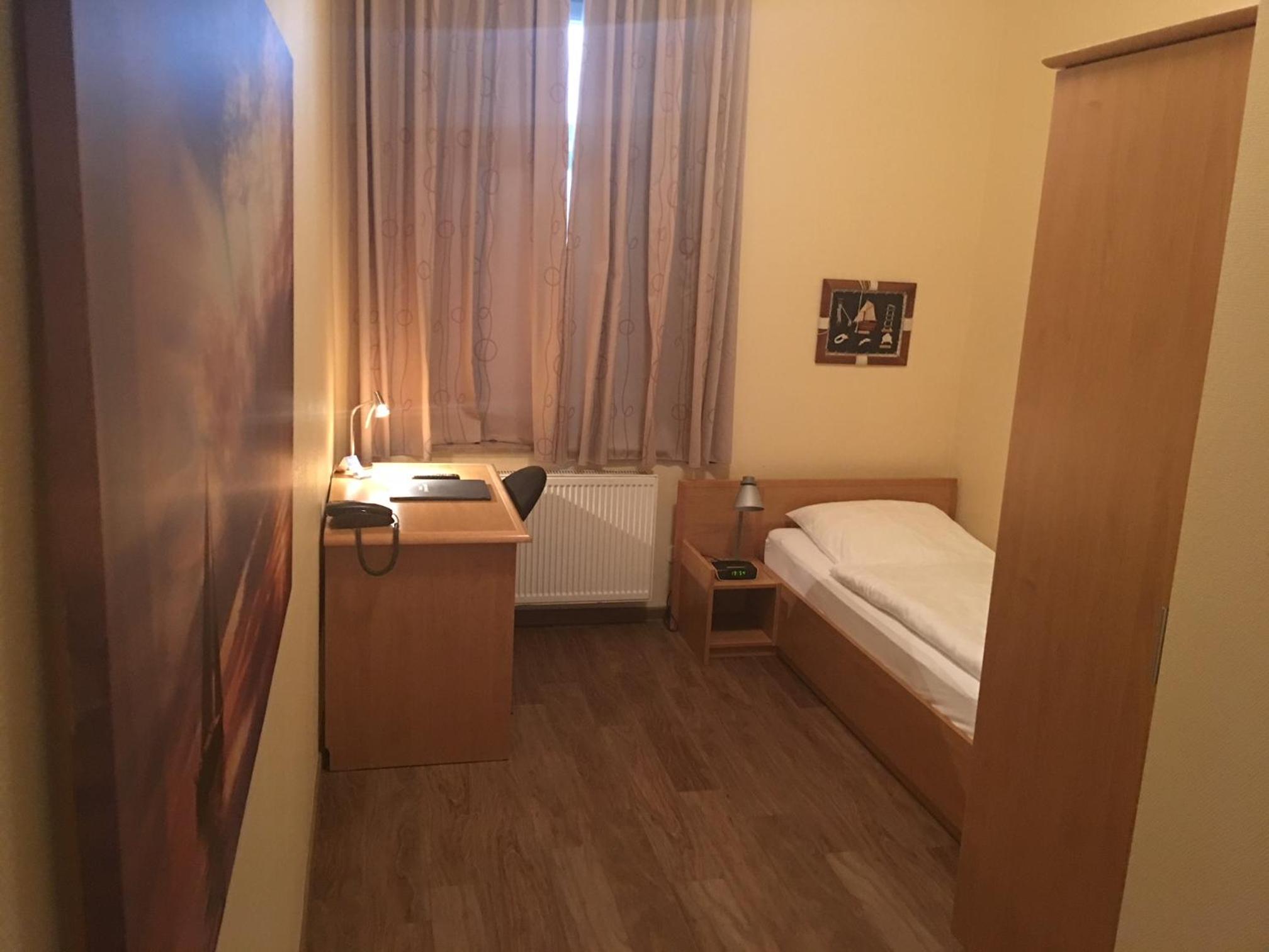 Single Room photo 2