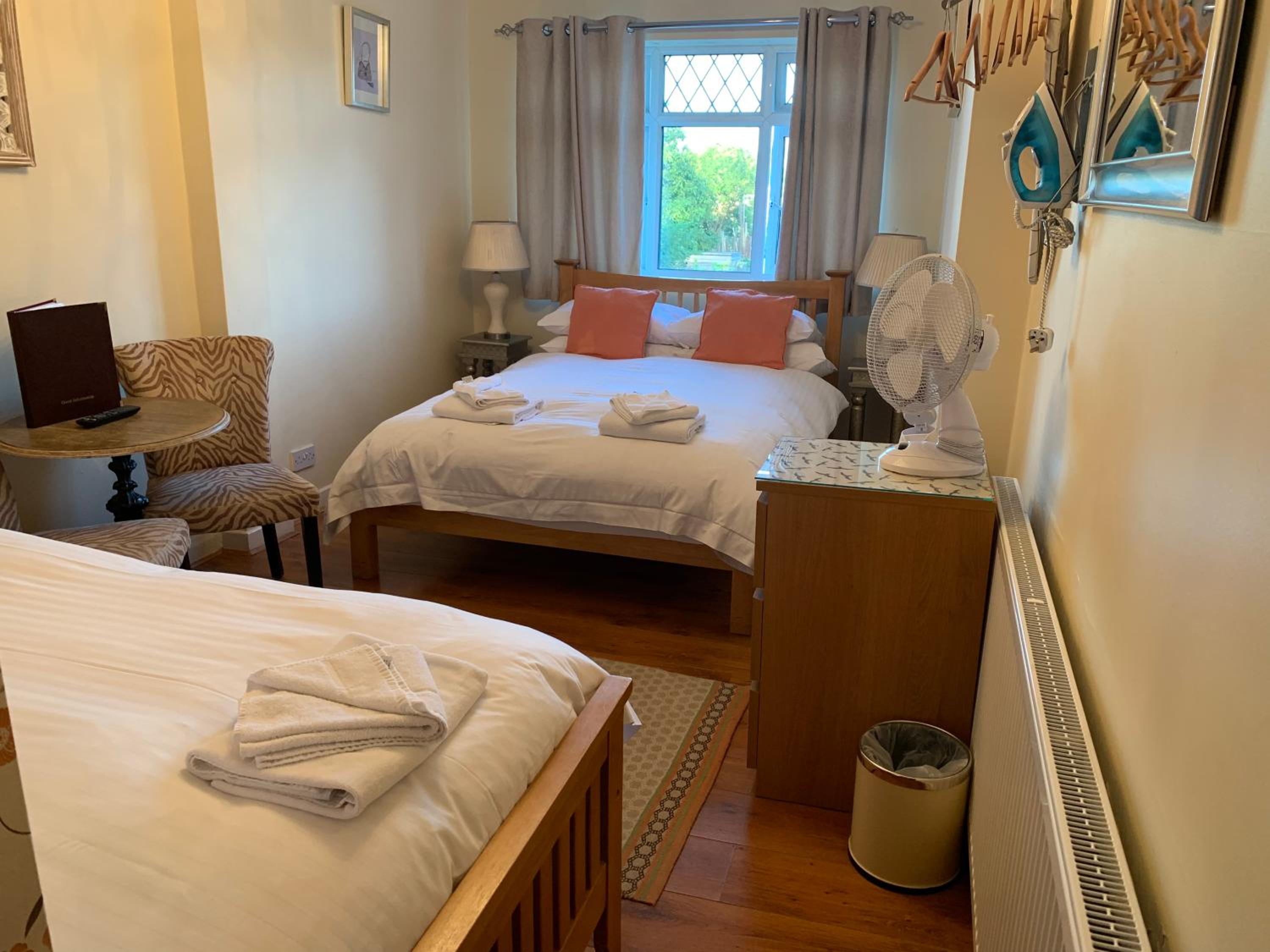 Family Room (2 Adults + 1 Child)