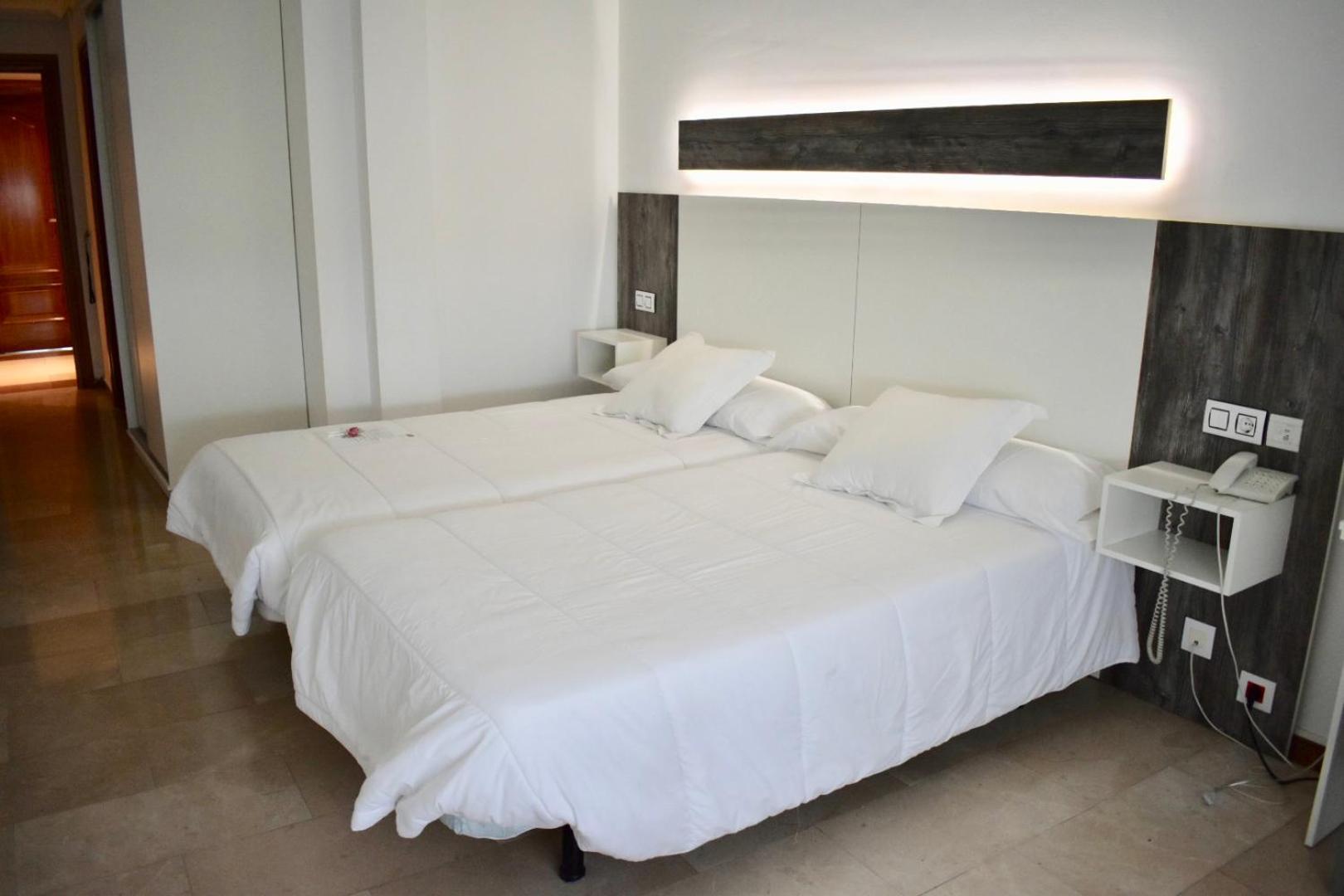 Twin Room - Photo 5