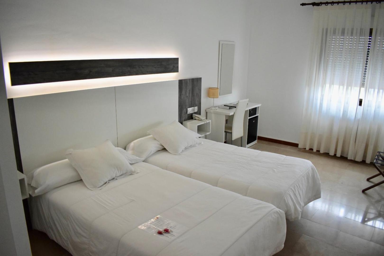 Twin Room - Photo 1