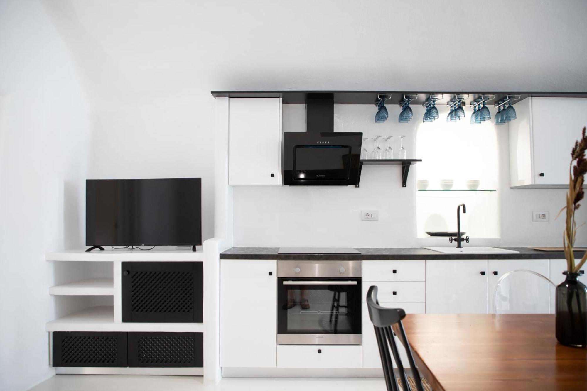 Three-Bedroom House photo 3