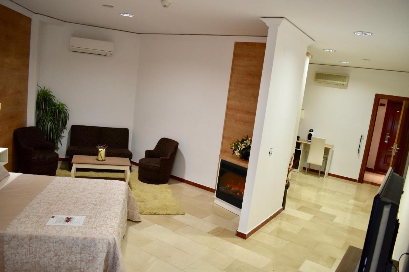 Suite - Photo 1