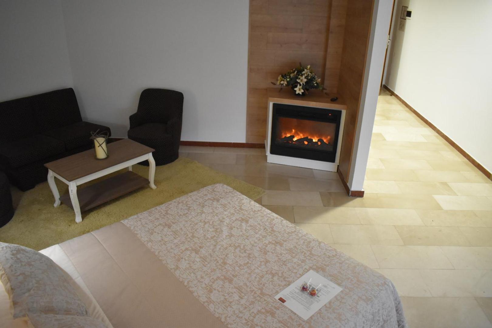 Suite - Photo 10