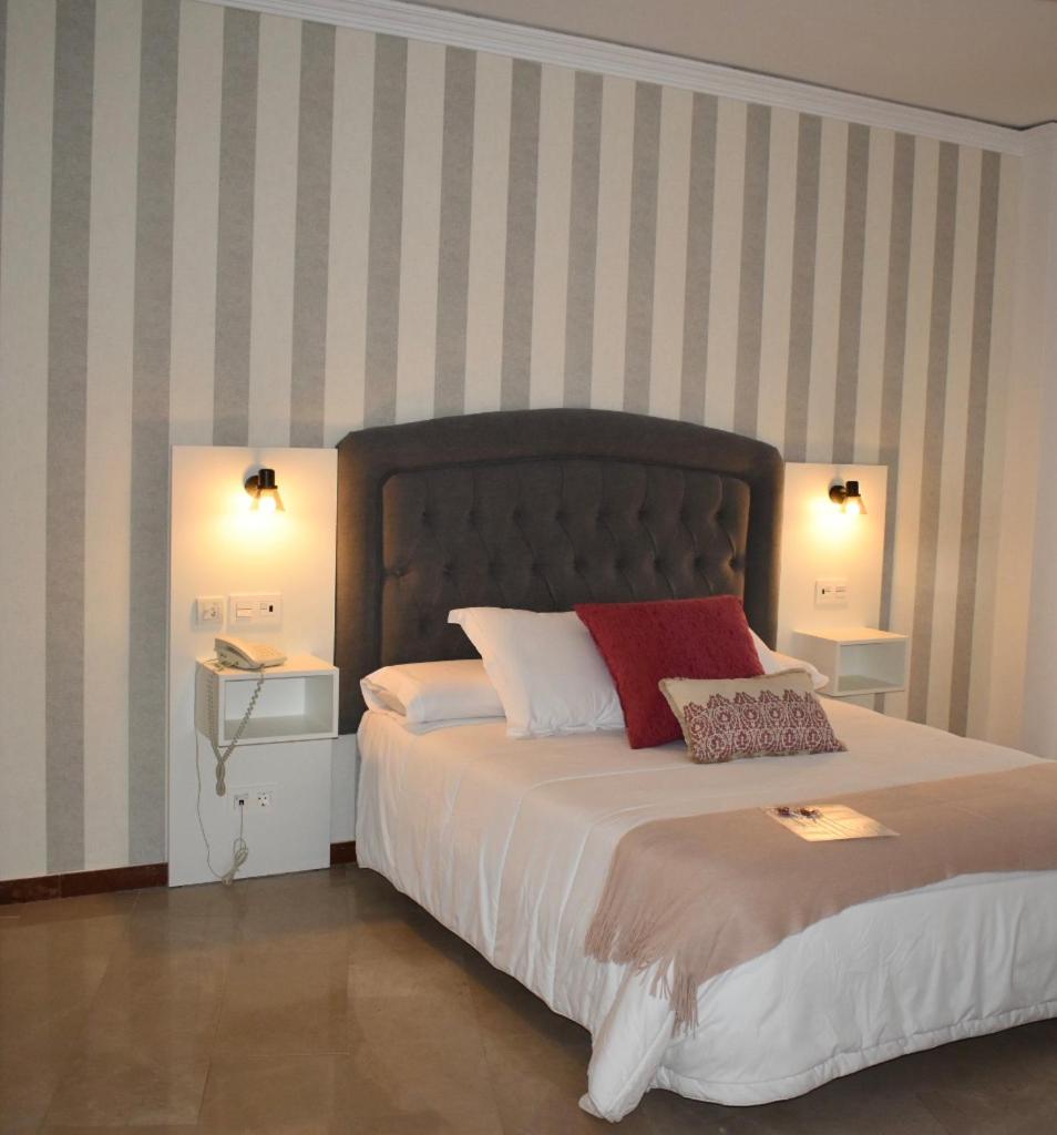 Suite - Photo 11