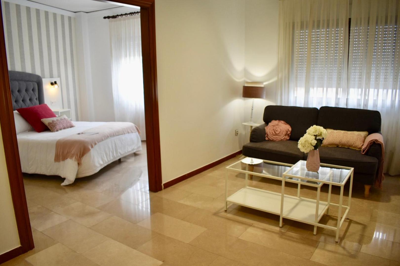 Suite - Photo 13