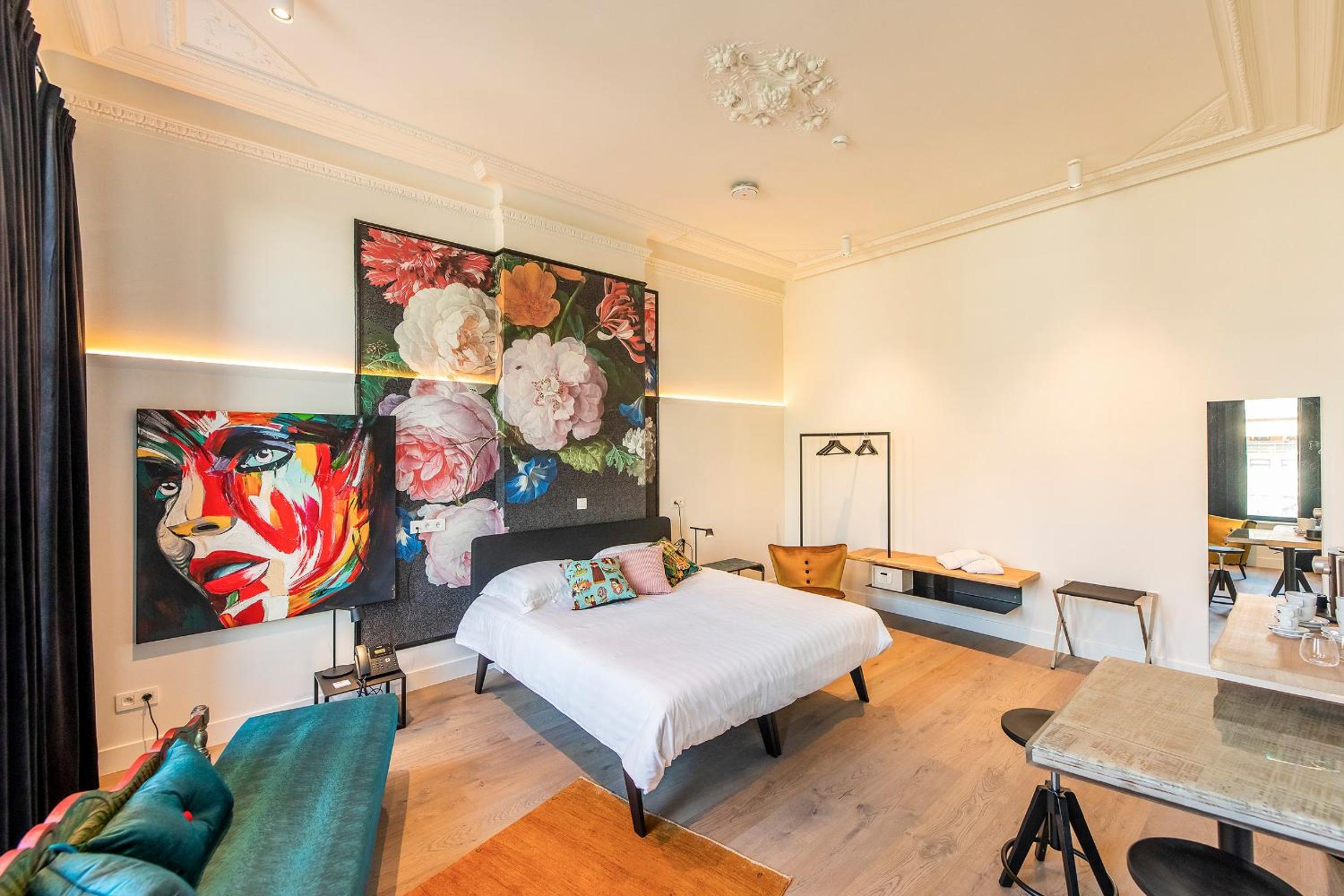 Deluxe King Room - Photo 4