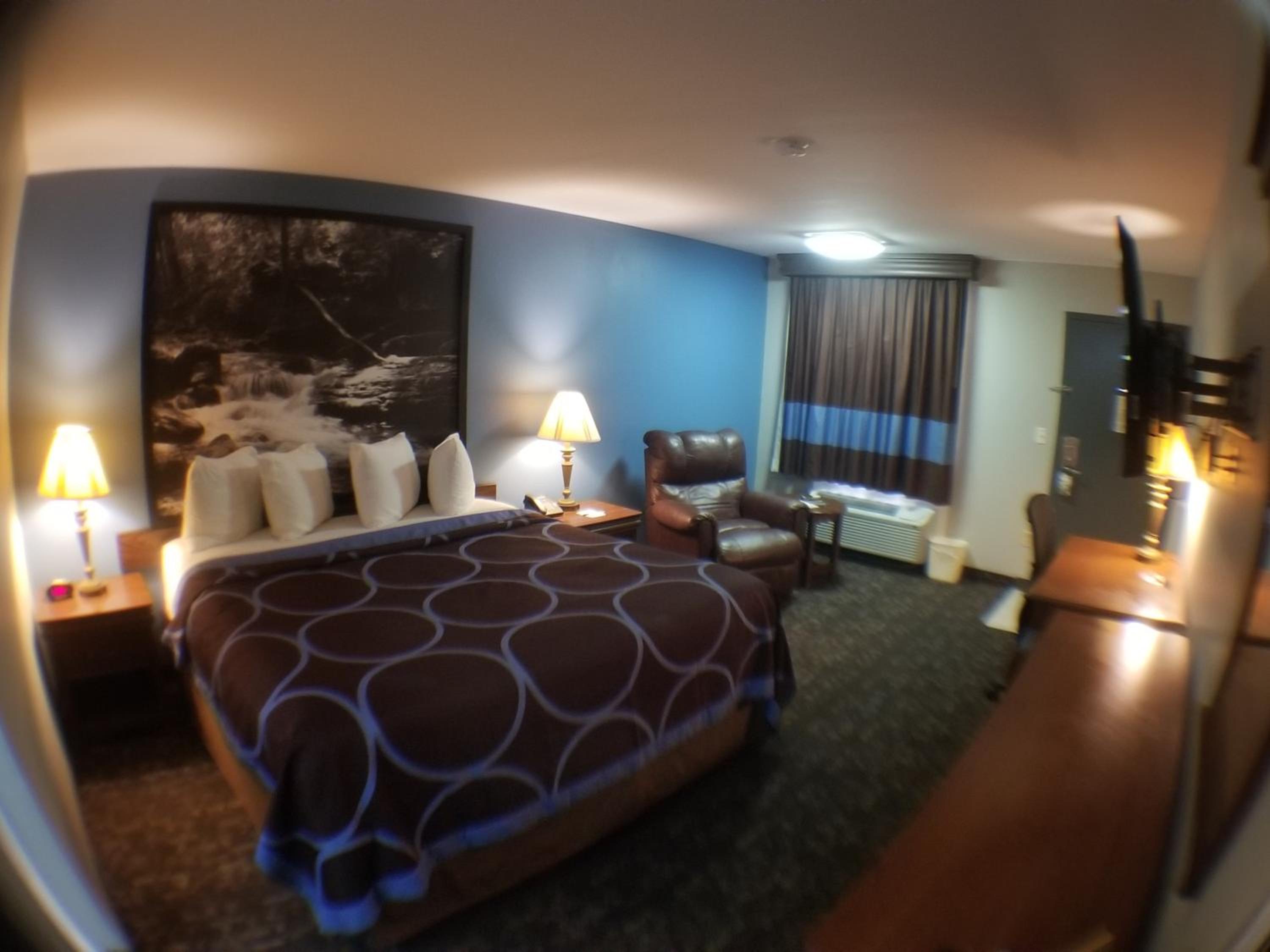 King Room - Non-Smoking photo 2