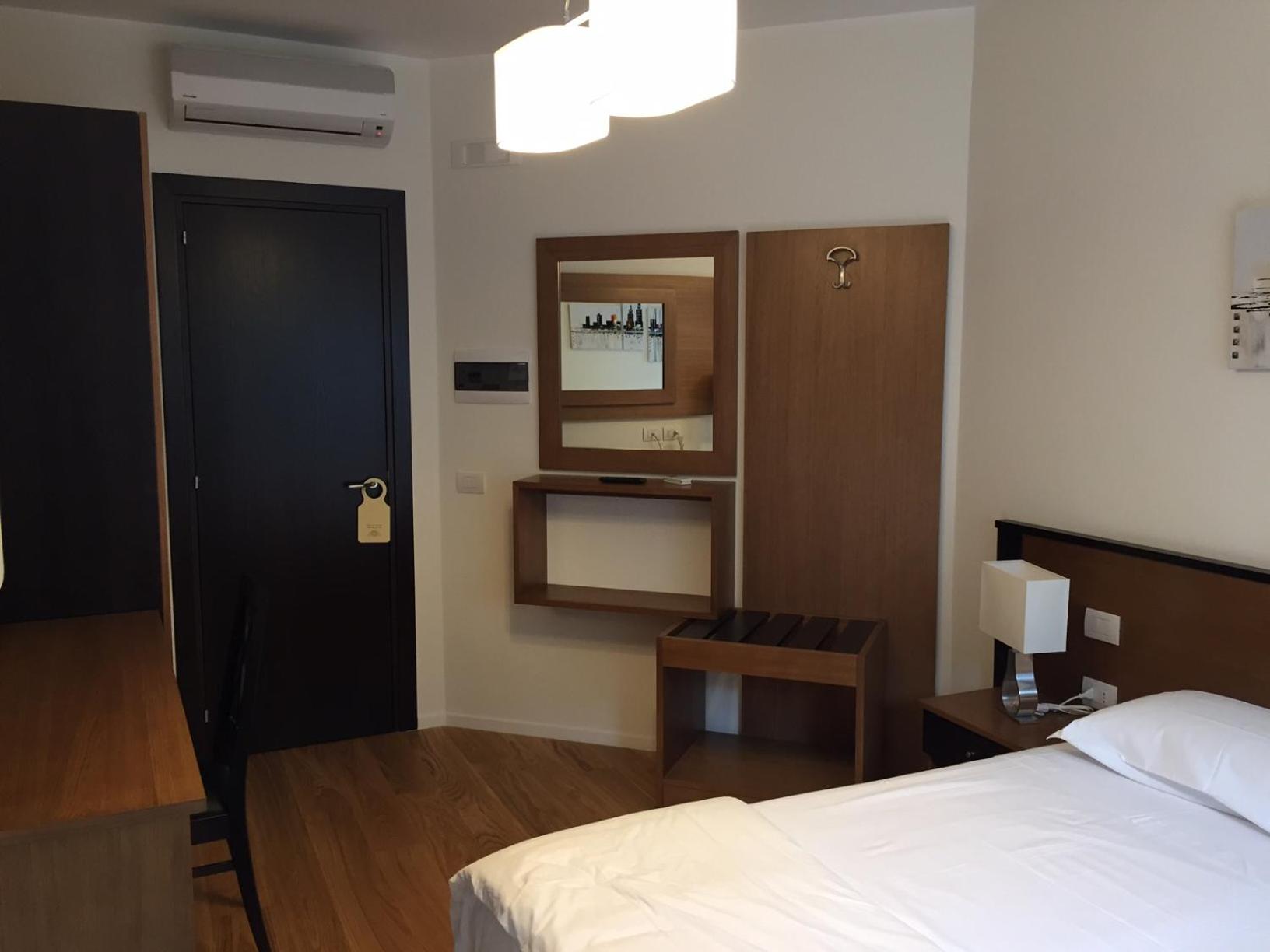 Deluxe Room (2 Adults + 1 Child) photo 2