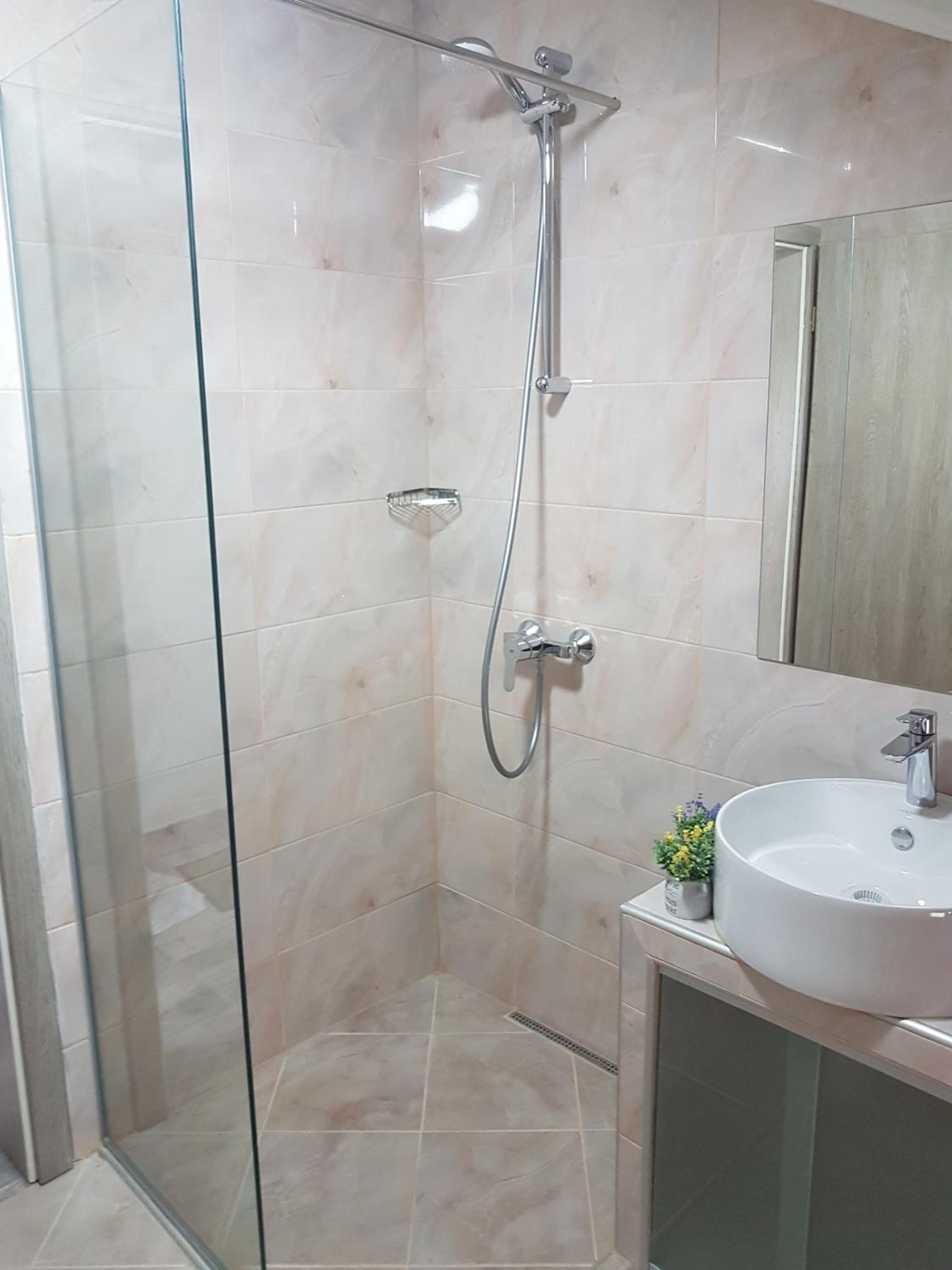 Single Room with Shared Shower and Toilet photo 2