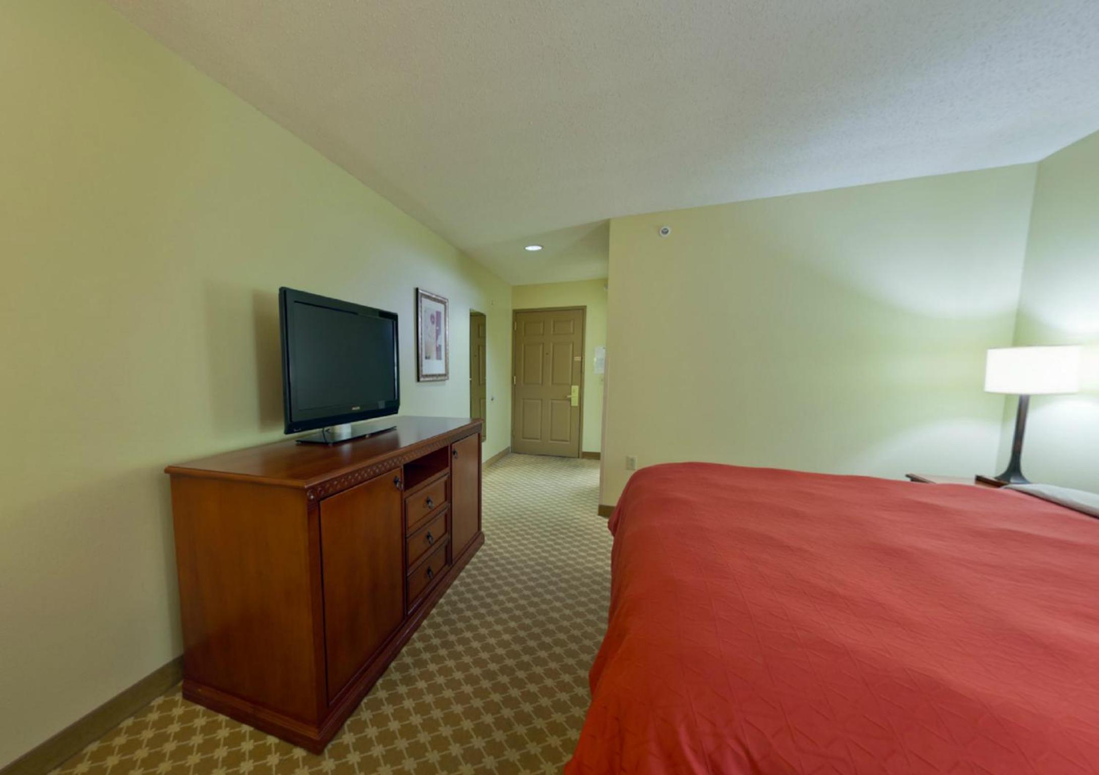 One-Bedroom King Suite with Sofa Bed - Photo 6