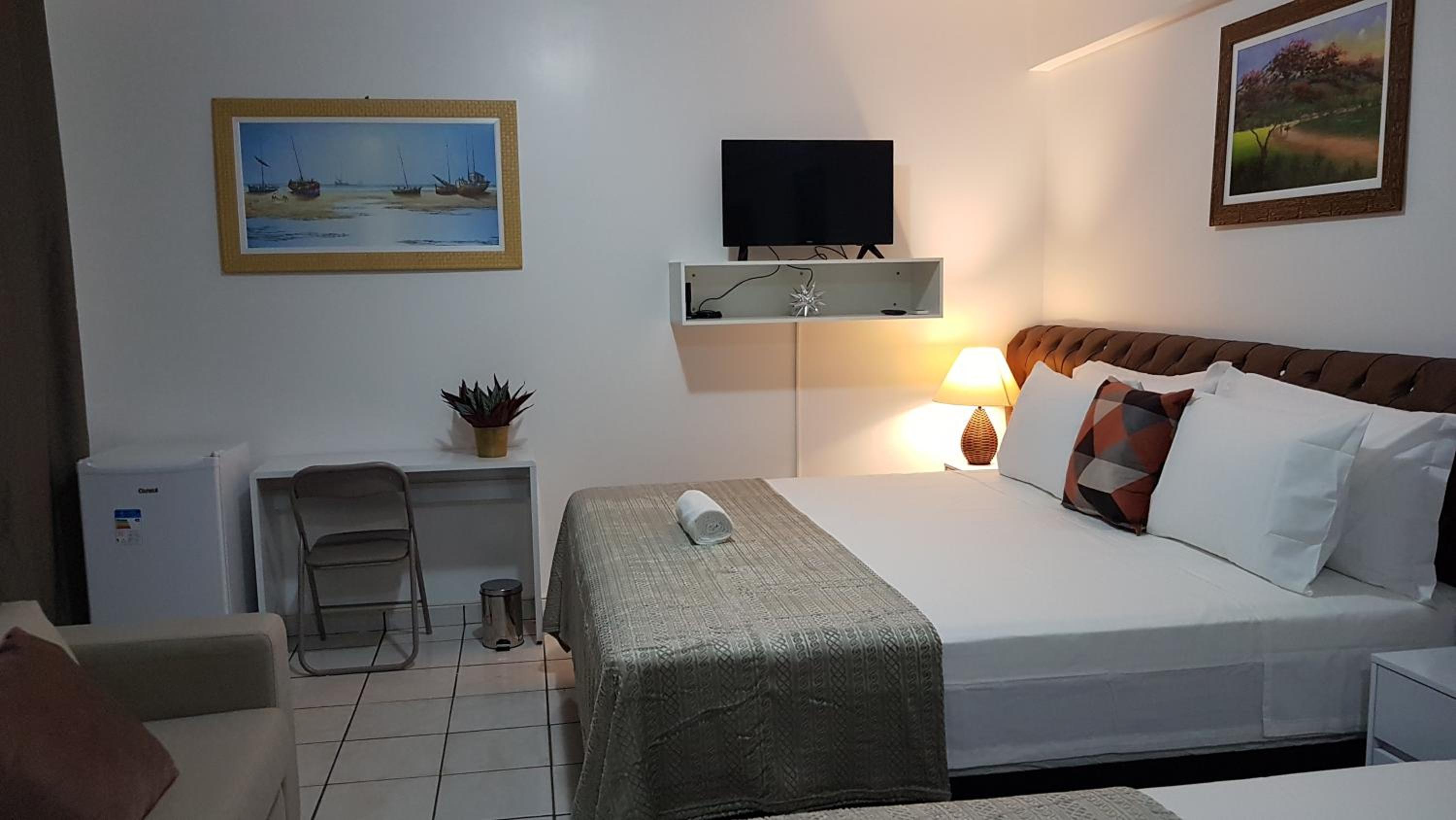 Deluxe King Suite photo 3