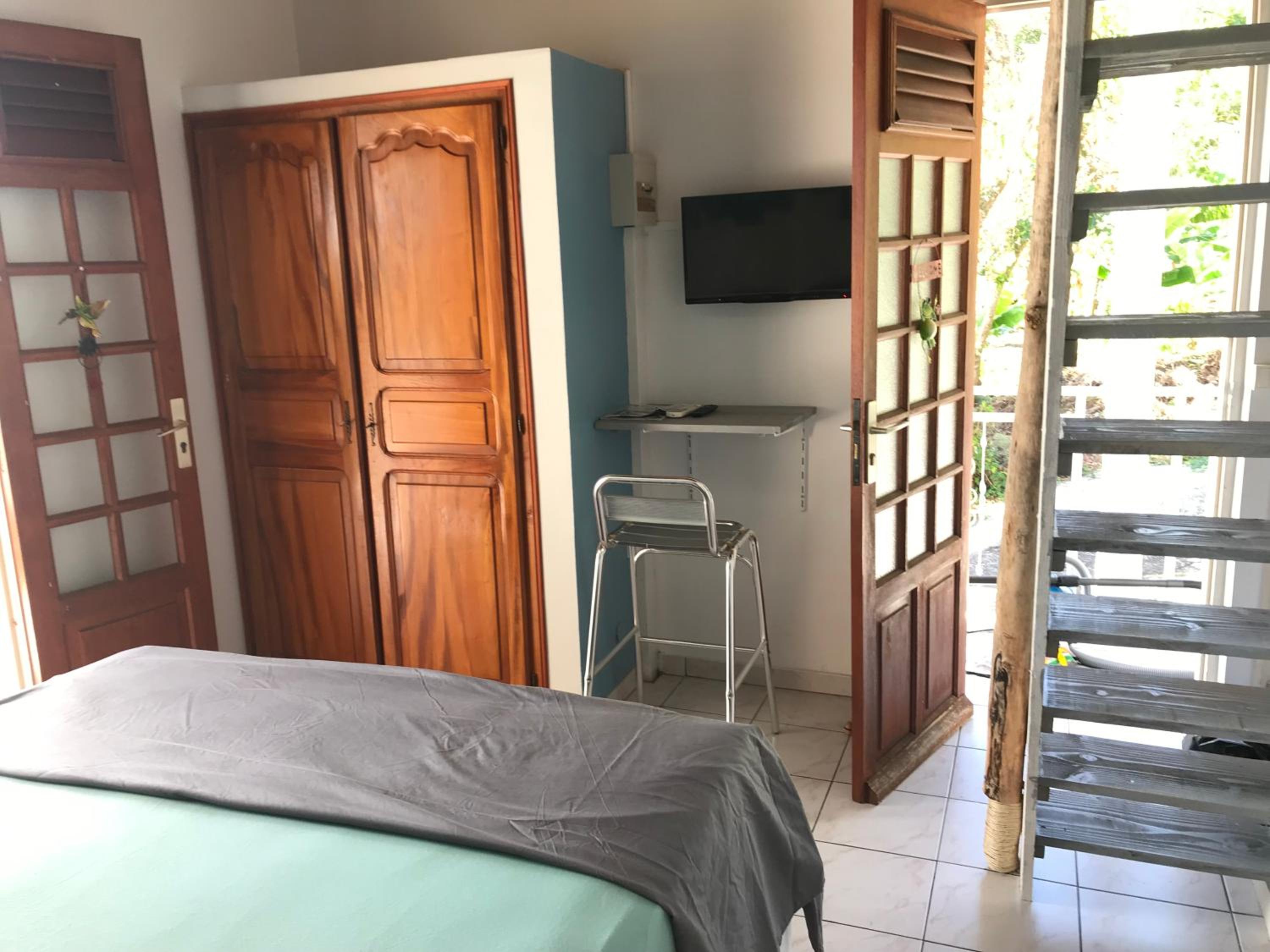 One-Bedroom Apartment with Sea View and Terrace photo 1