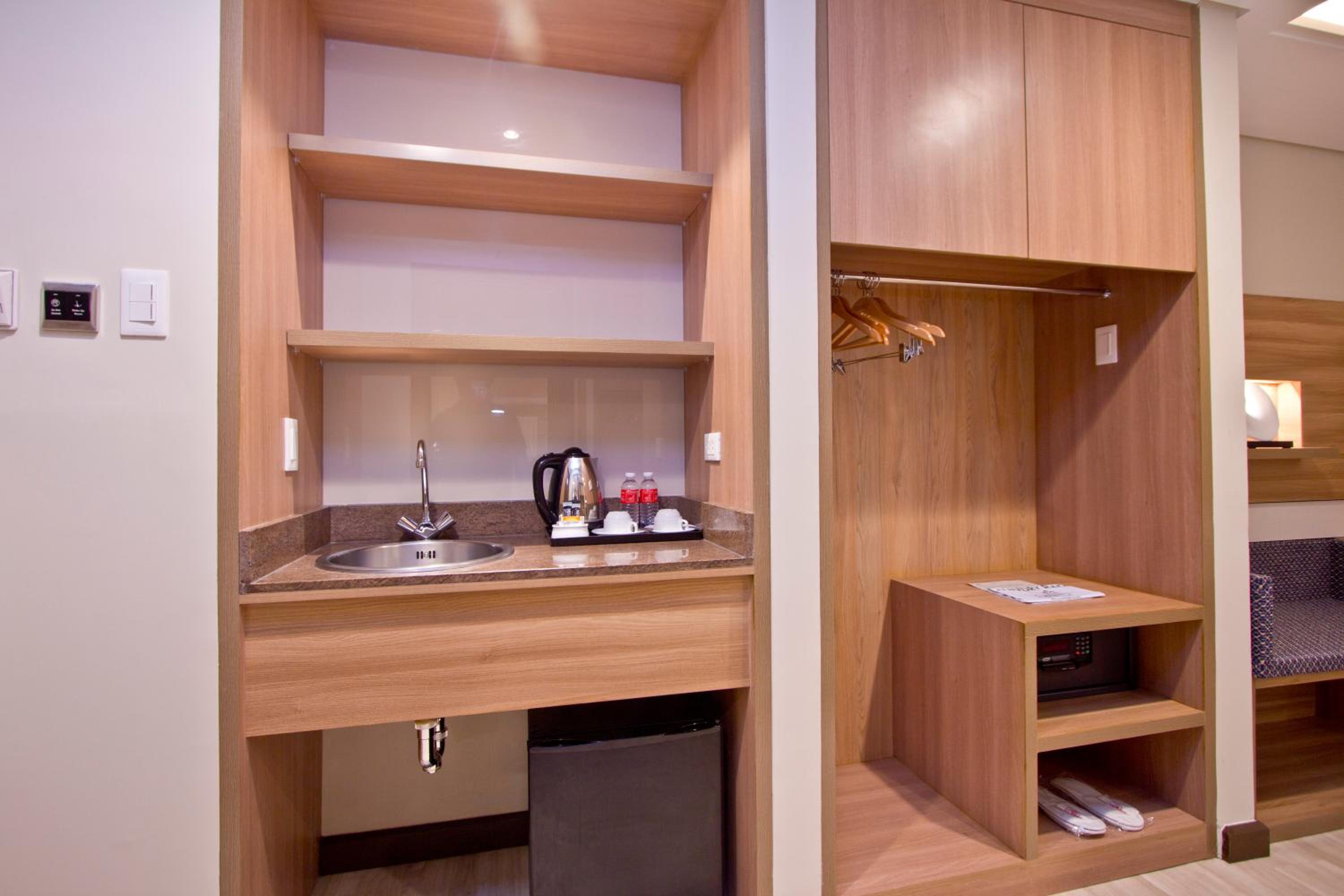 Corner Suite - Photo 3