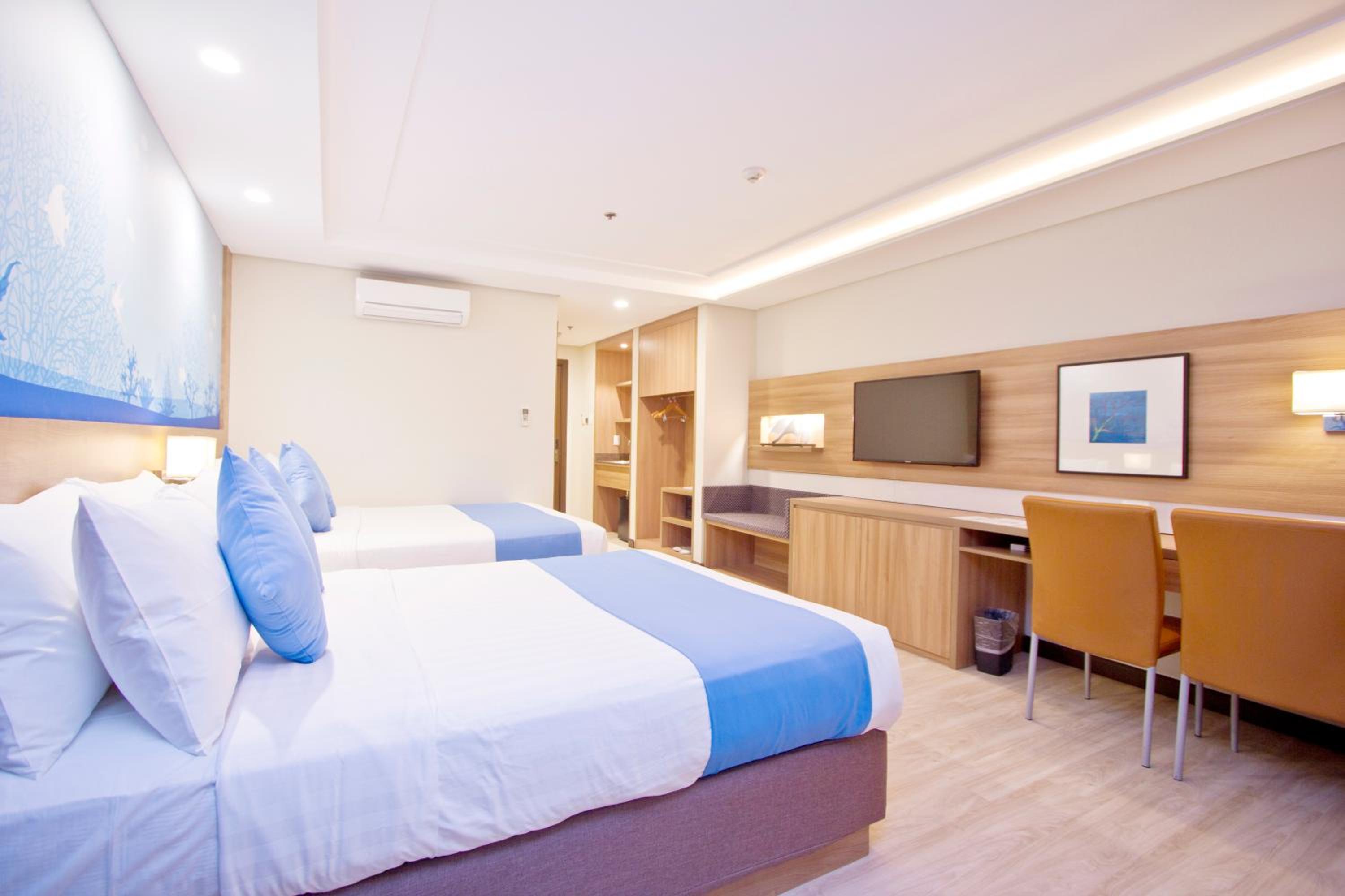 Corner Suite - Photo 1