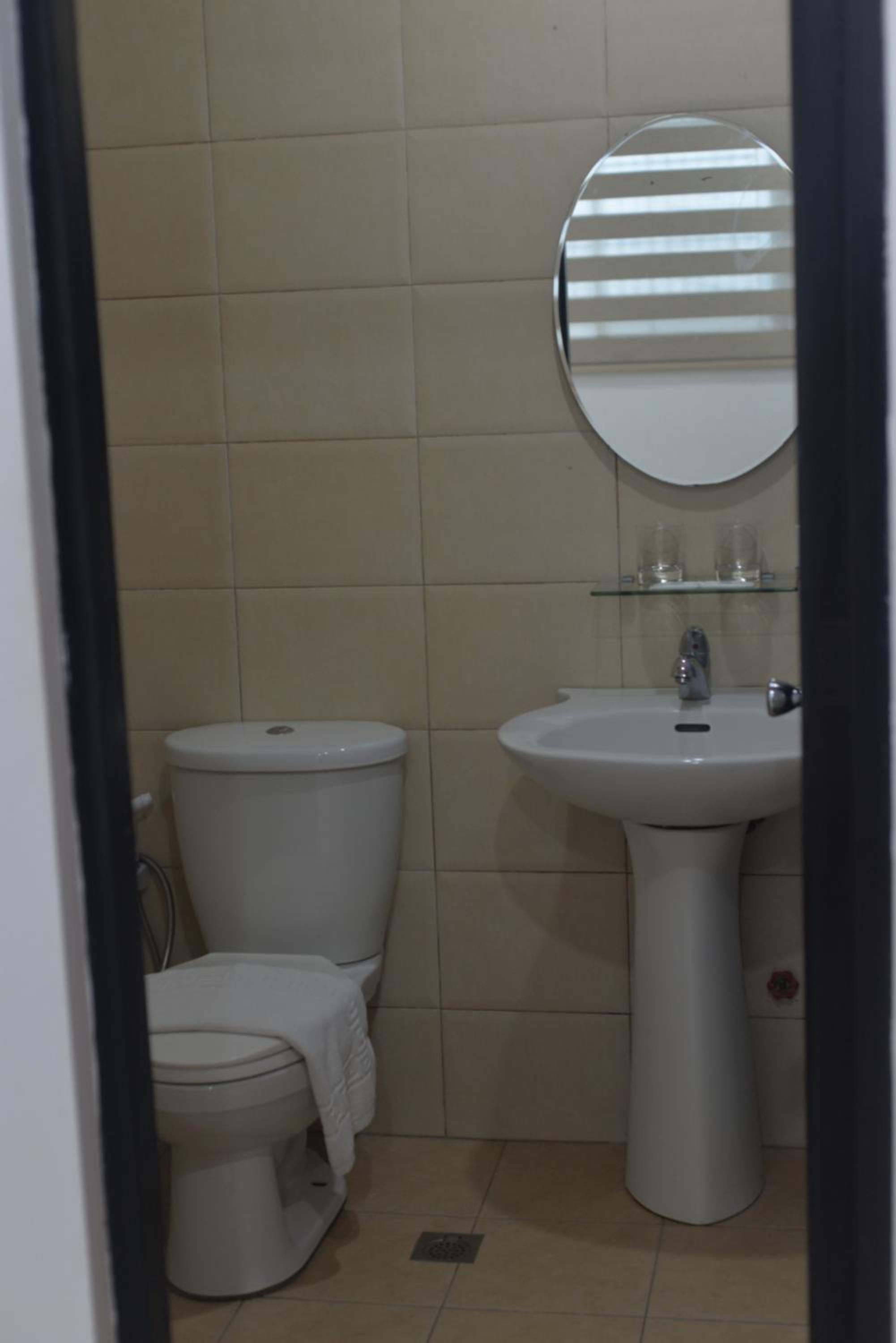 Standard Twin Room - Photo 10