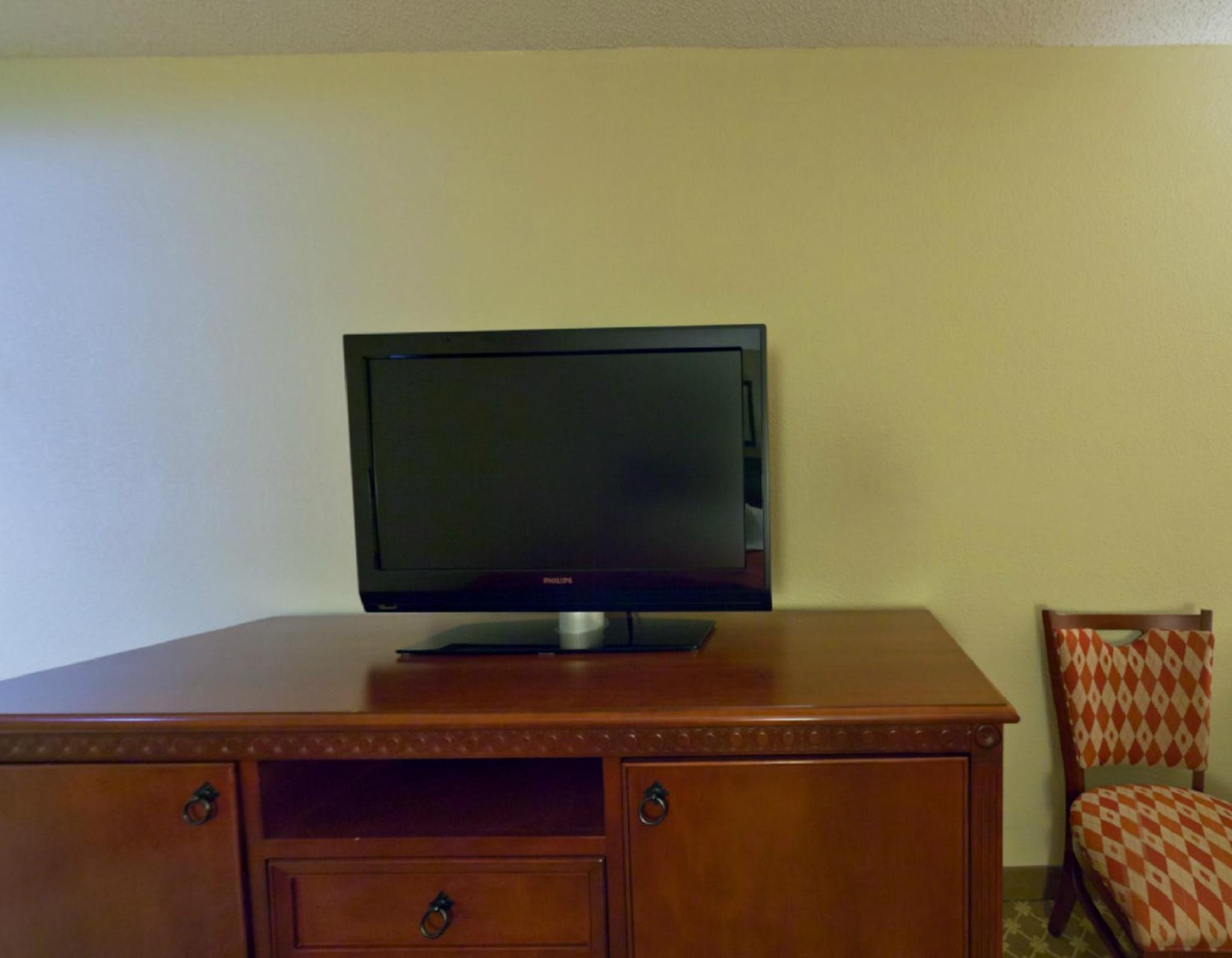 Queen Room with Two Queen Beds - Photo 2