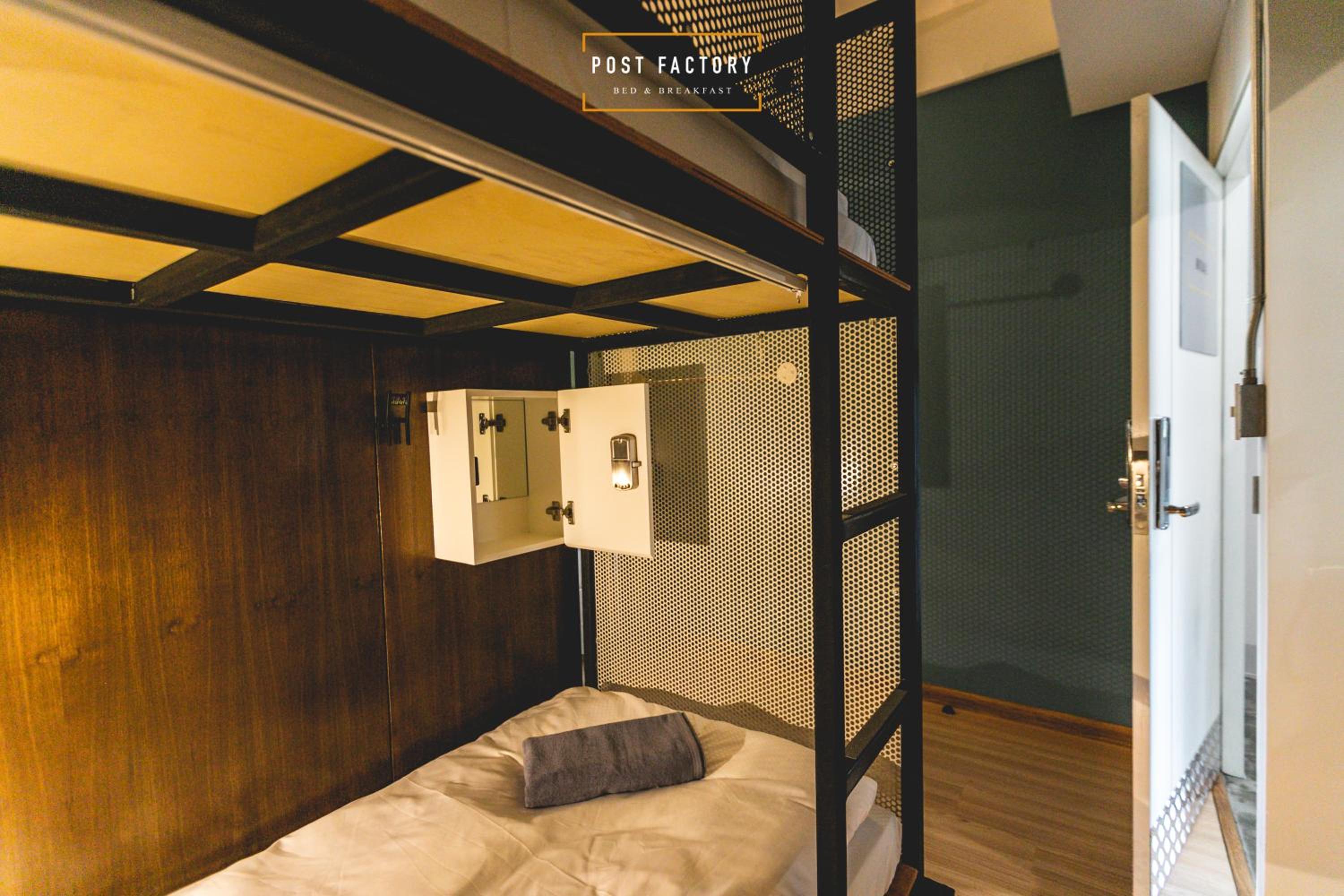 Bunk Bed in Female Dormitory Room   photo 3