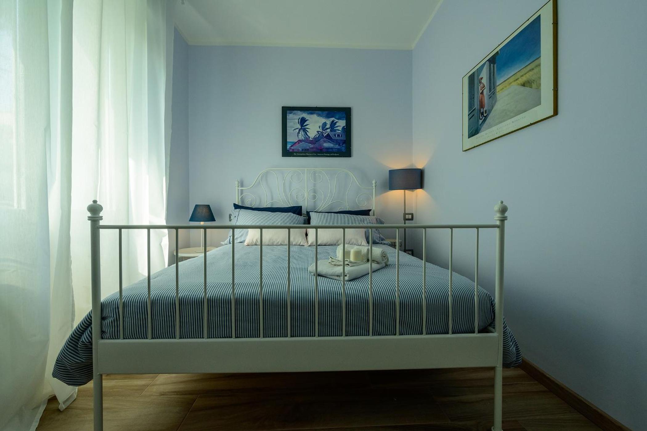 Large Double Room - Photo 6