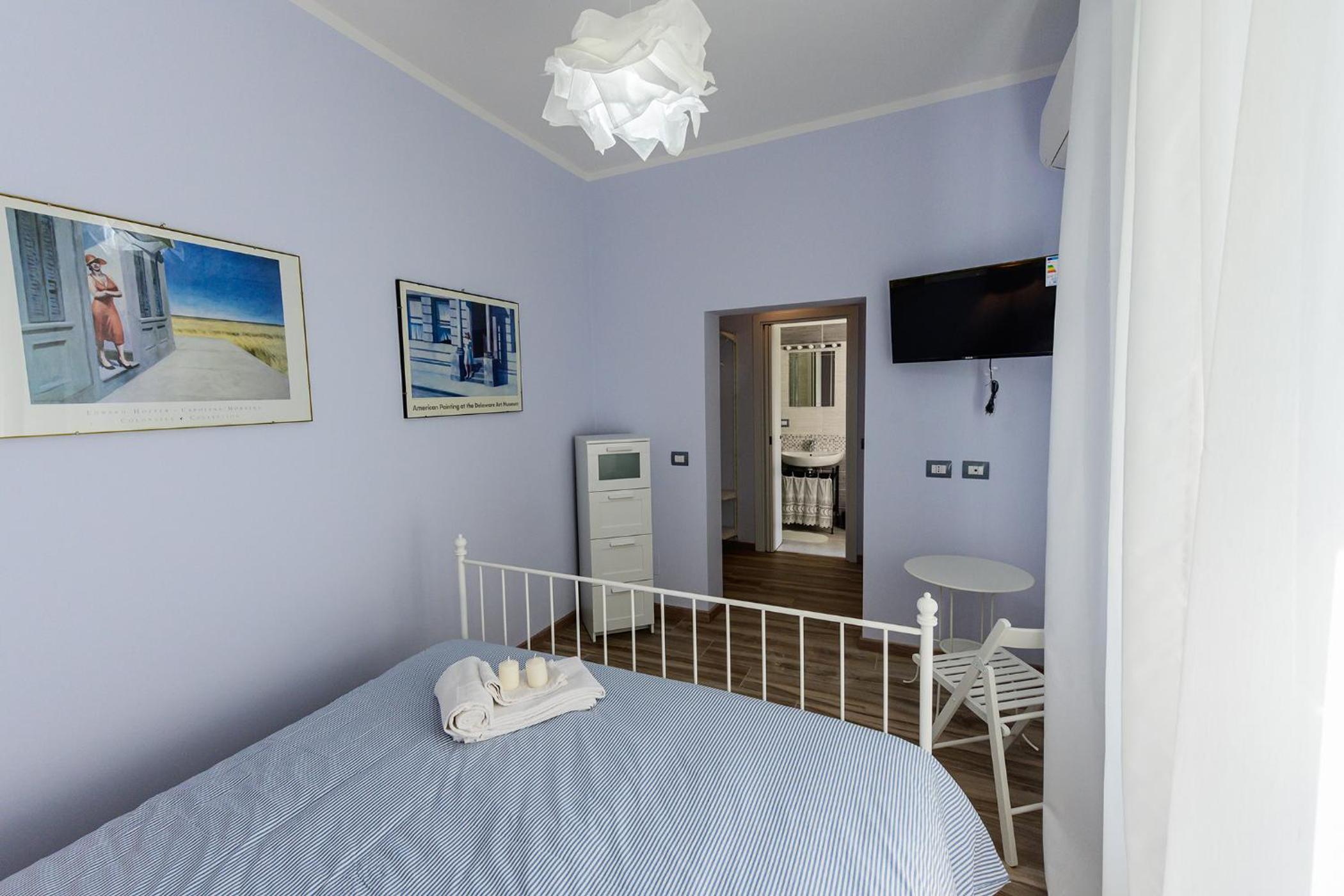 Large Double Room - Photo 5