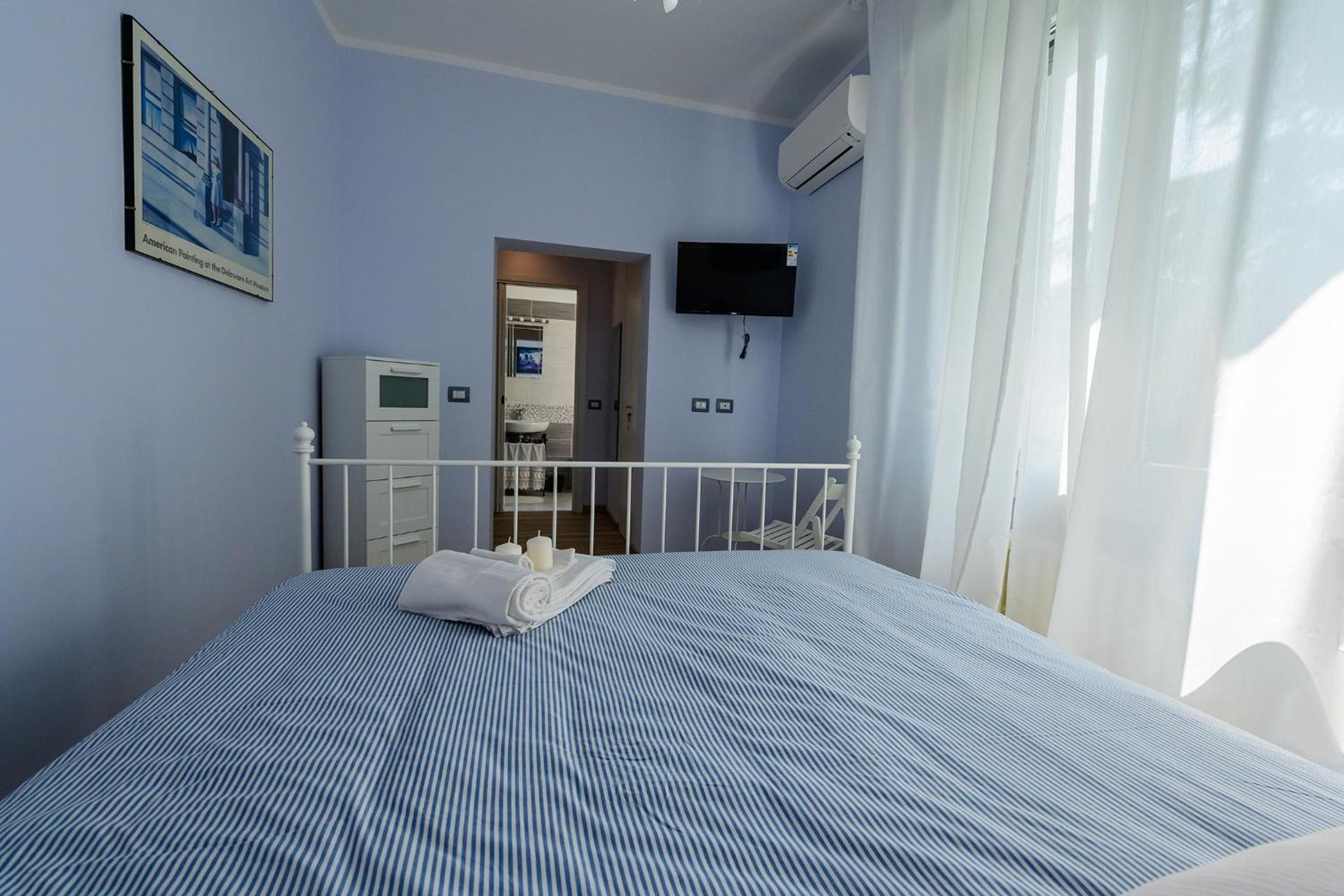 Large Double Room - Photo 4