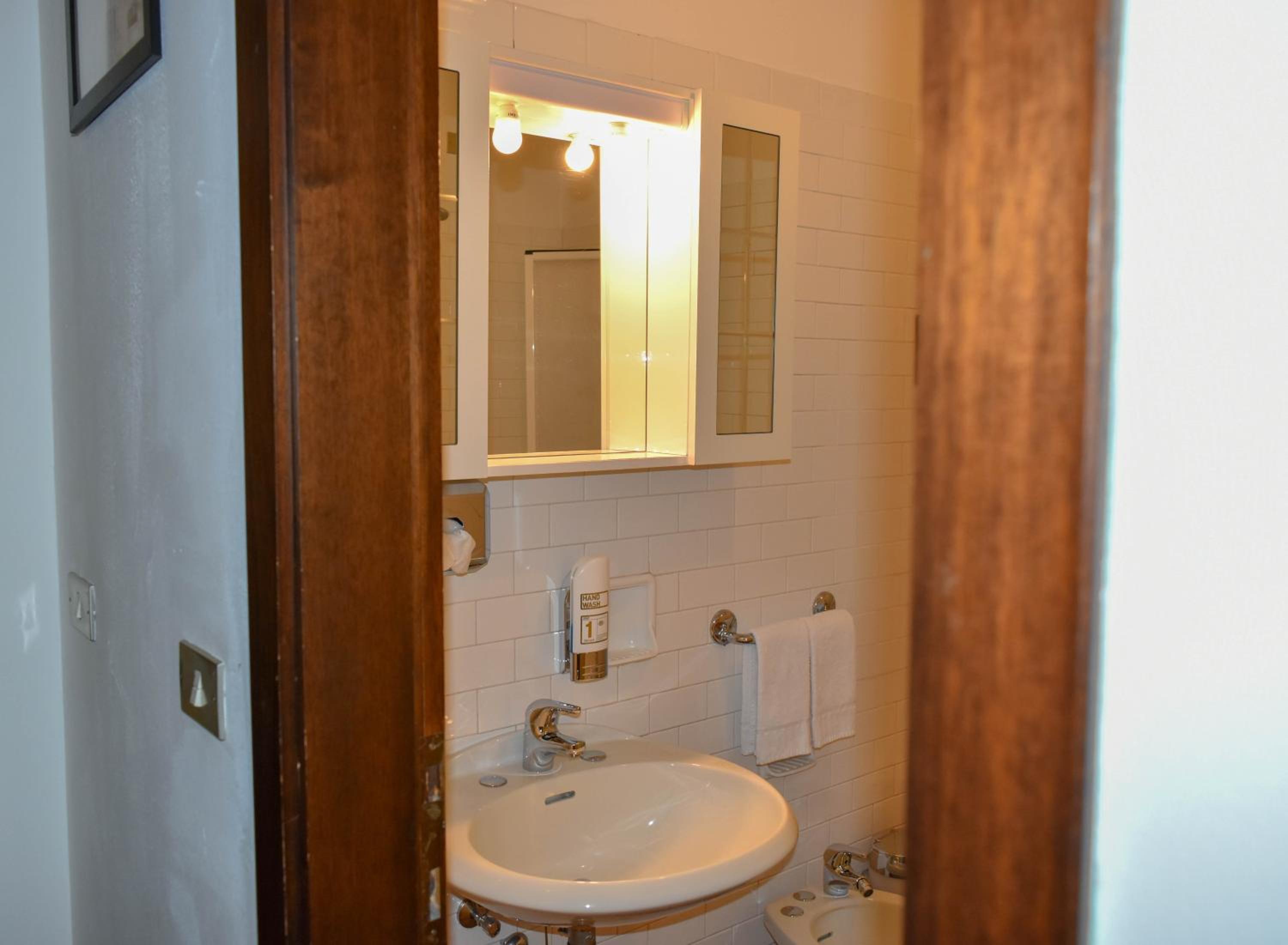 Double Room - Photo 6