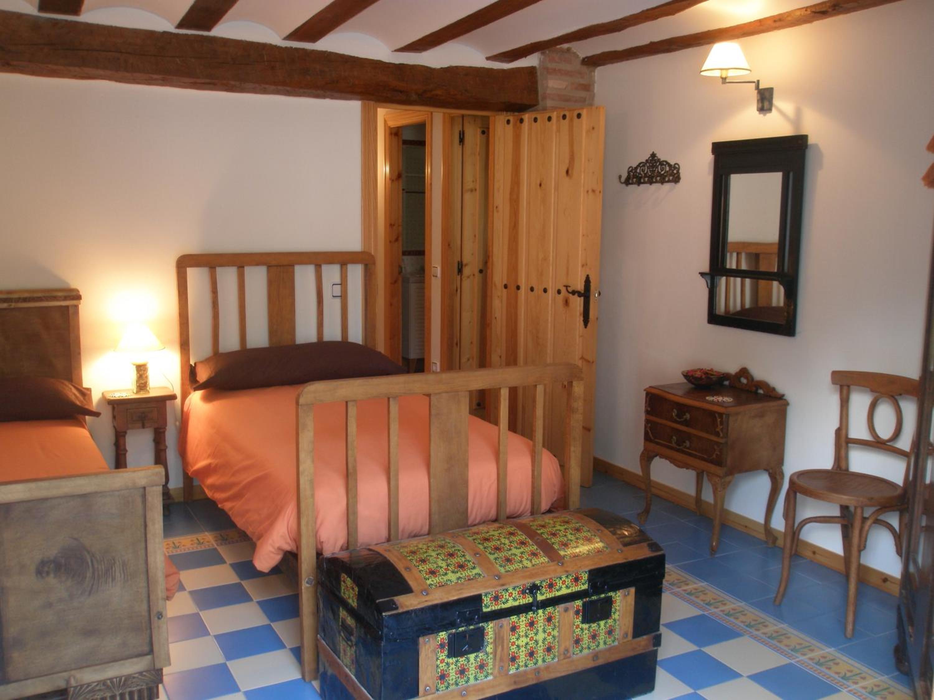 Five-Bedroom House photo 2