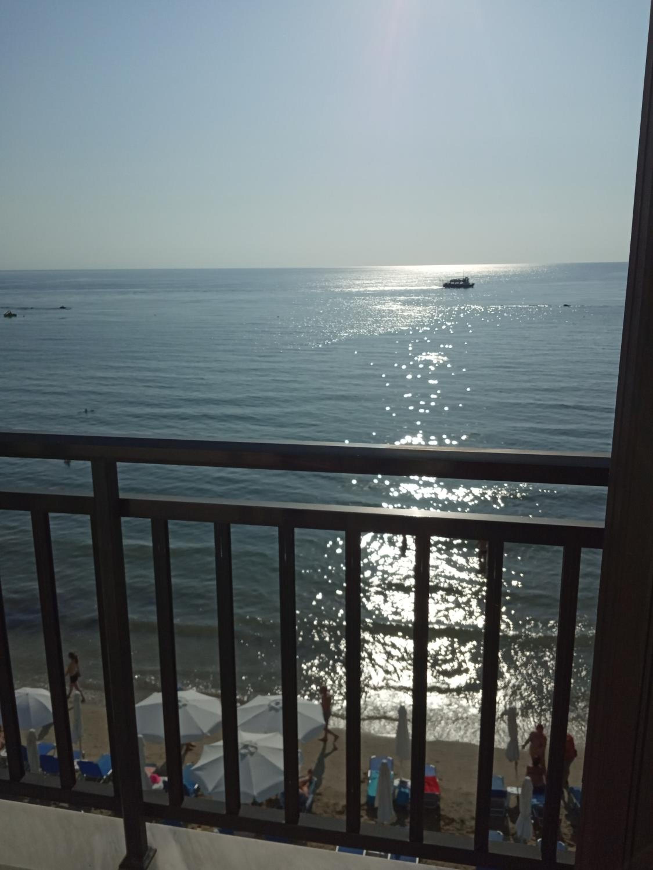 Triple Room with Sea View - Photo 11